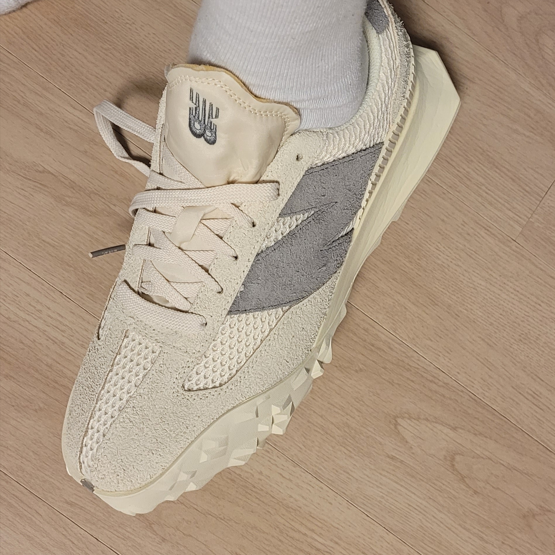 New Balance x END. XC-72 Natural Gum 착용 스타일