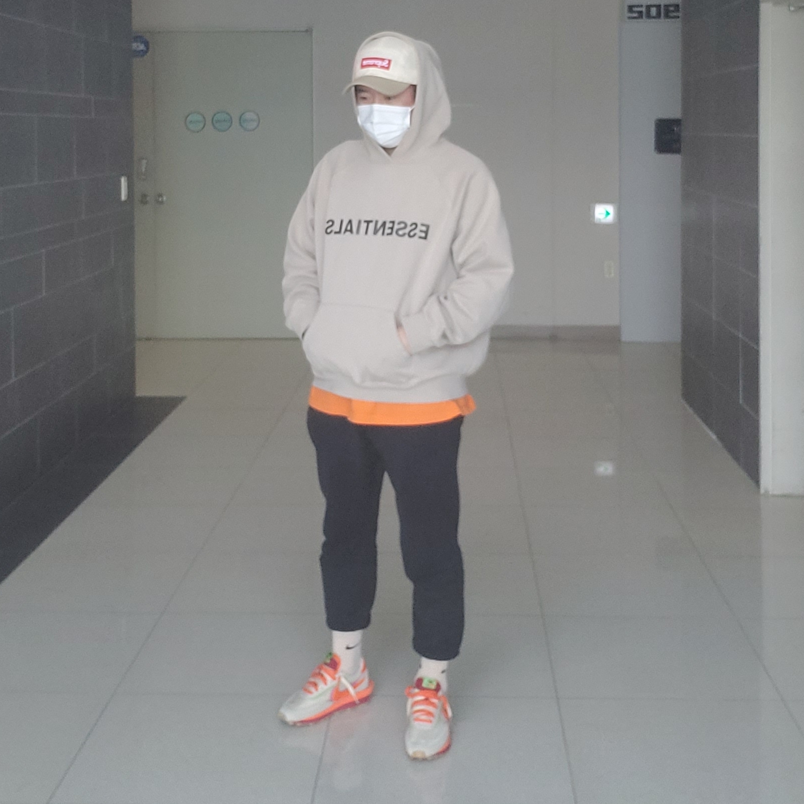 Nike x Sacai x Clot LDWaffle Orange Blaze, Supreme Waxed Cotton Camp Cap Natural - 21FW 착용 스타일