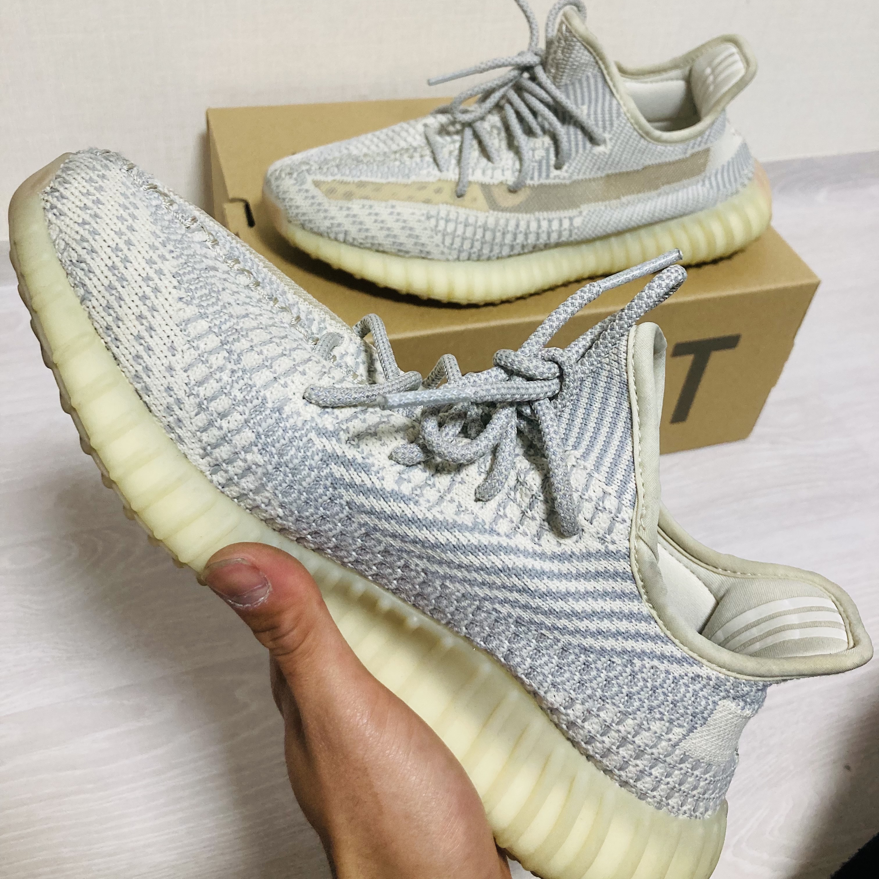 Adidas Yeezy Boost 350 V2 Lundmark - Non Reflective 착용 스타일