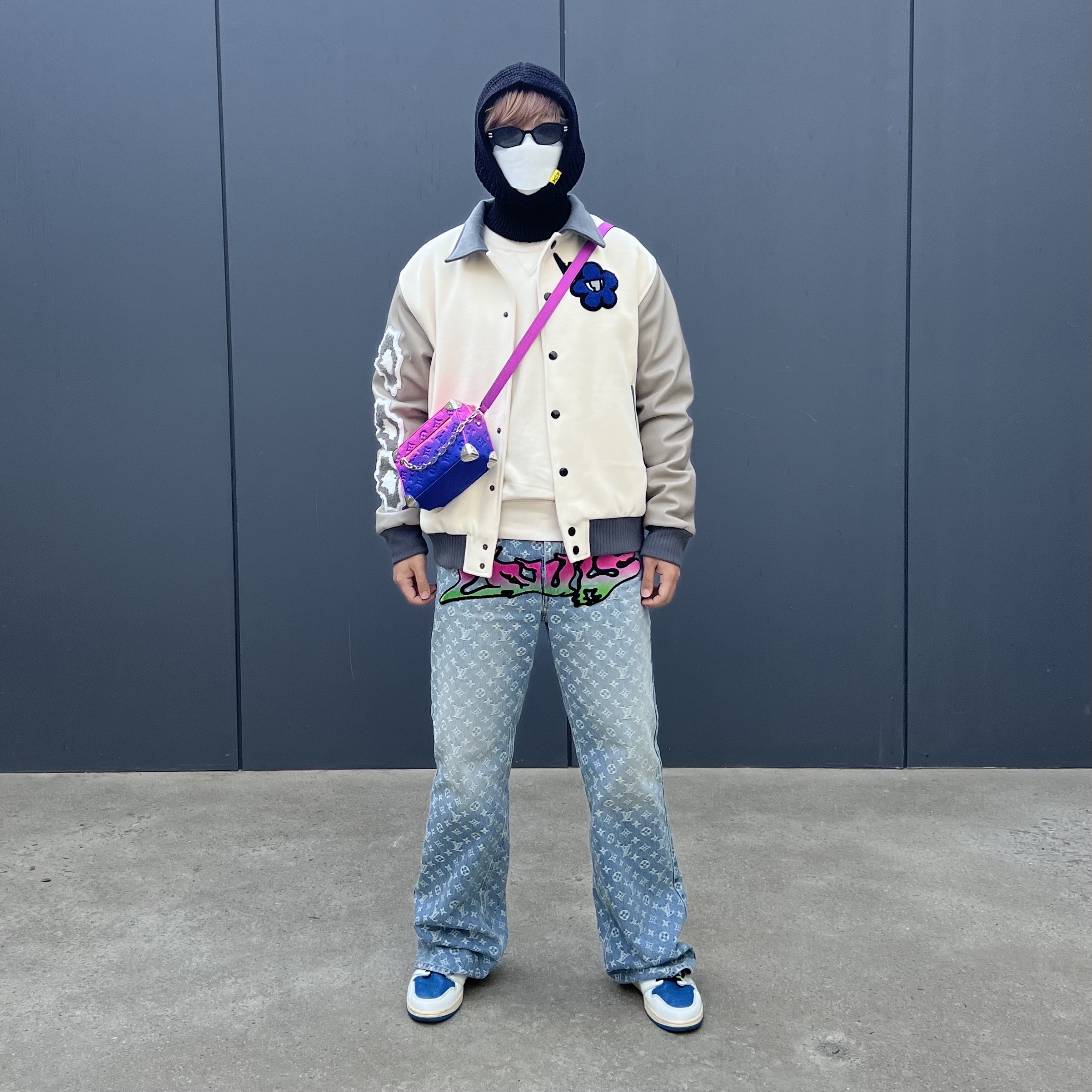 Louis Vuitton Baggy Denim Pants Indigo, Jordan 1 x Travis Scott x Fragment Retro High OG SP Military Blue 착용 스타일
