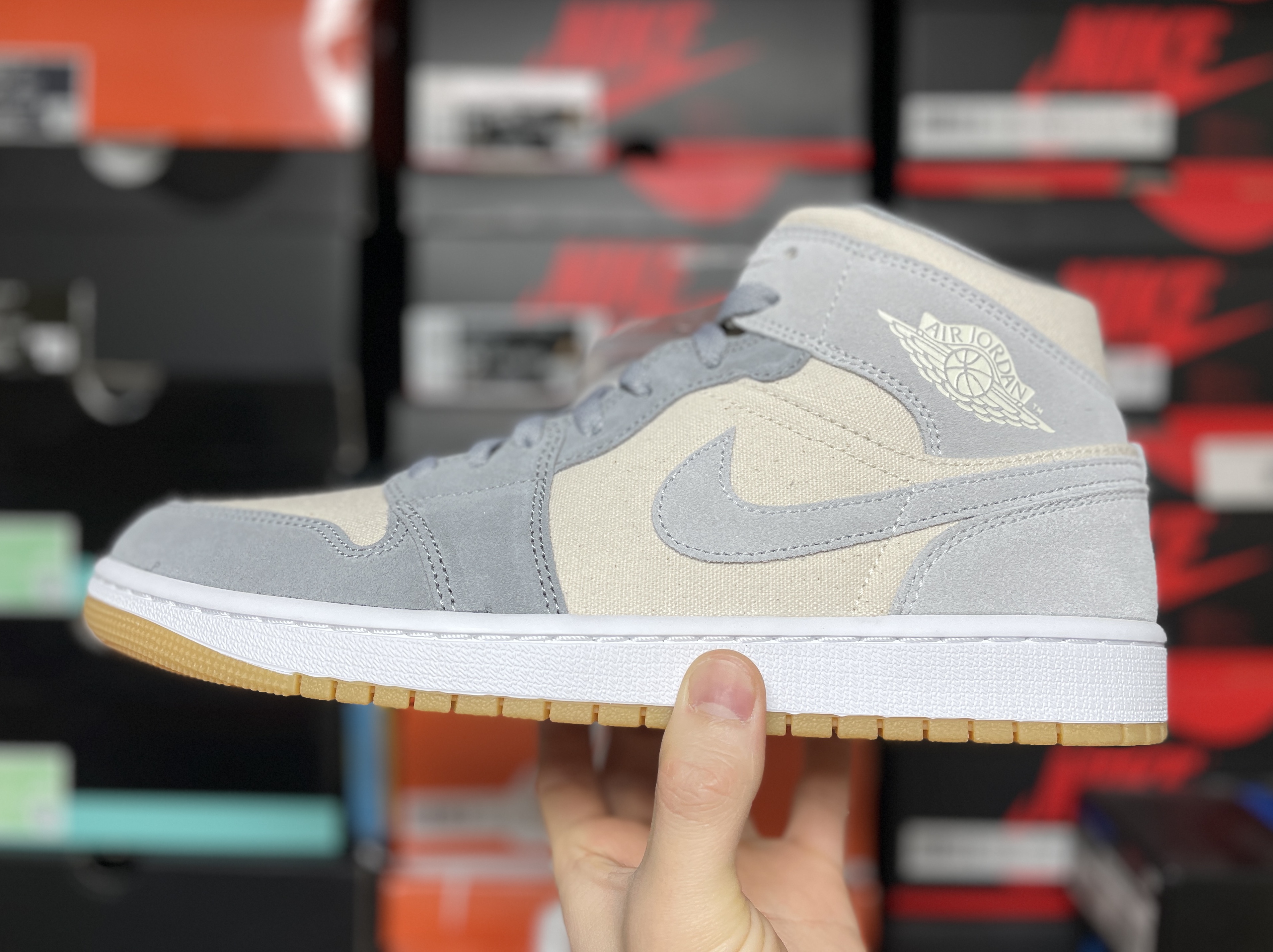 Jordan 1 Mid SE Coconut Milk Particle Grey 착용 스타일