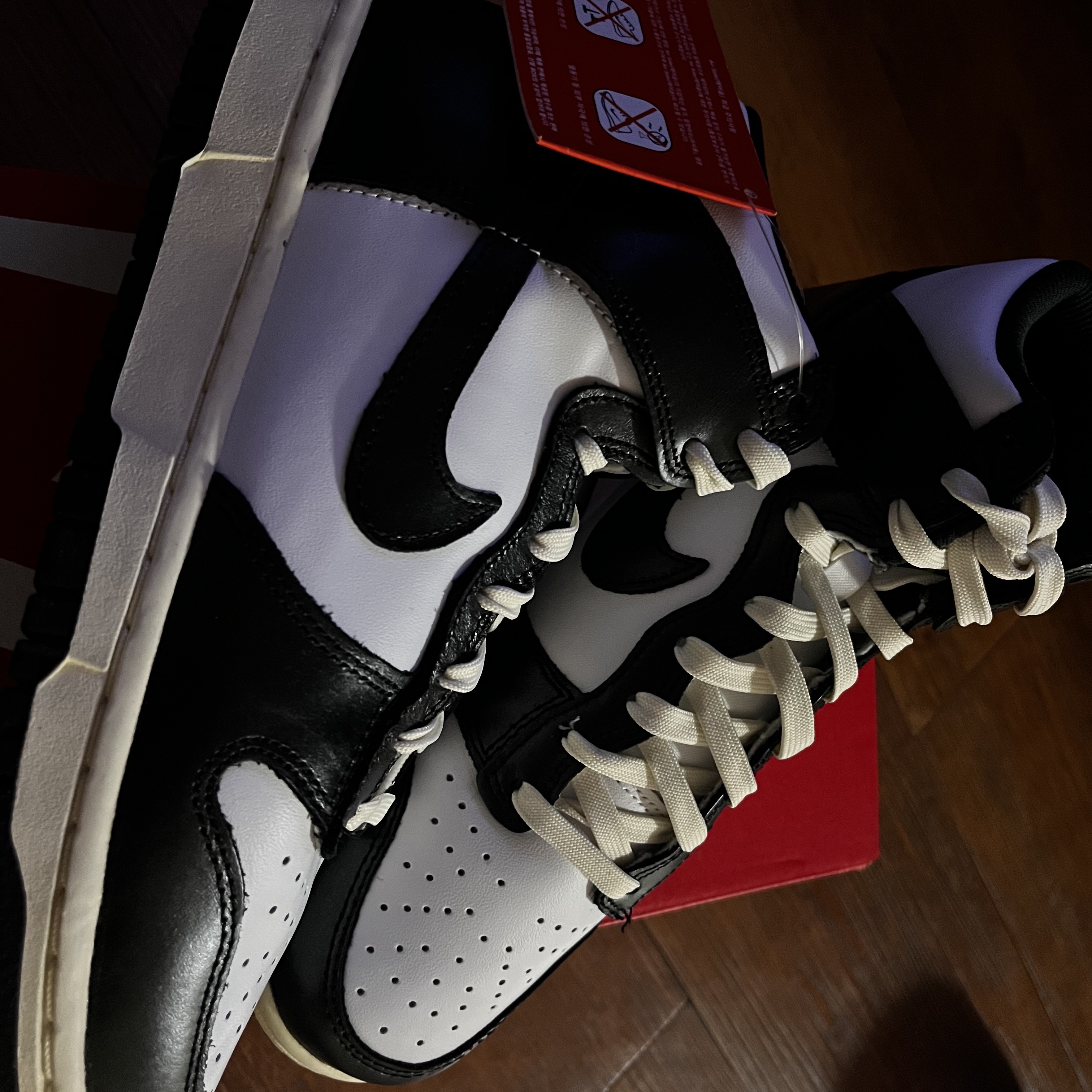 (W) Nike Dunk High Vintage Black 착용 스타일 - 2