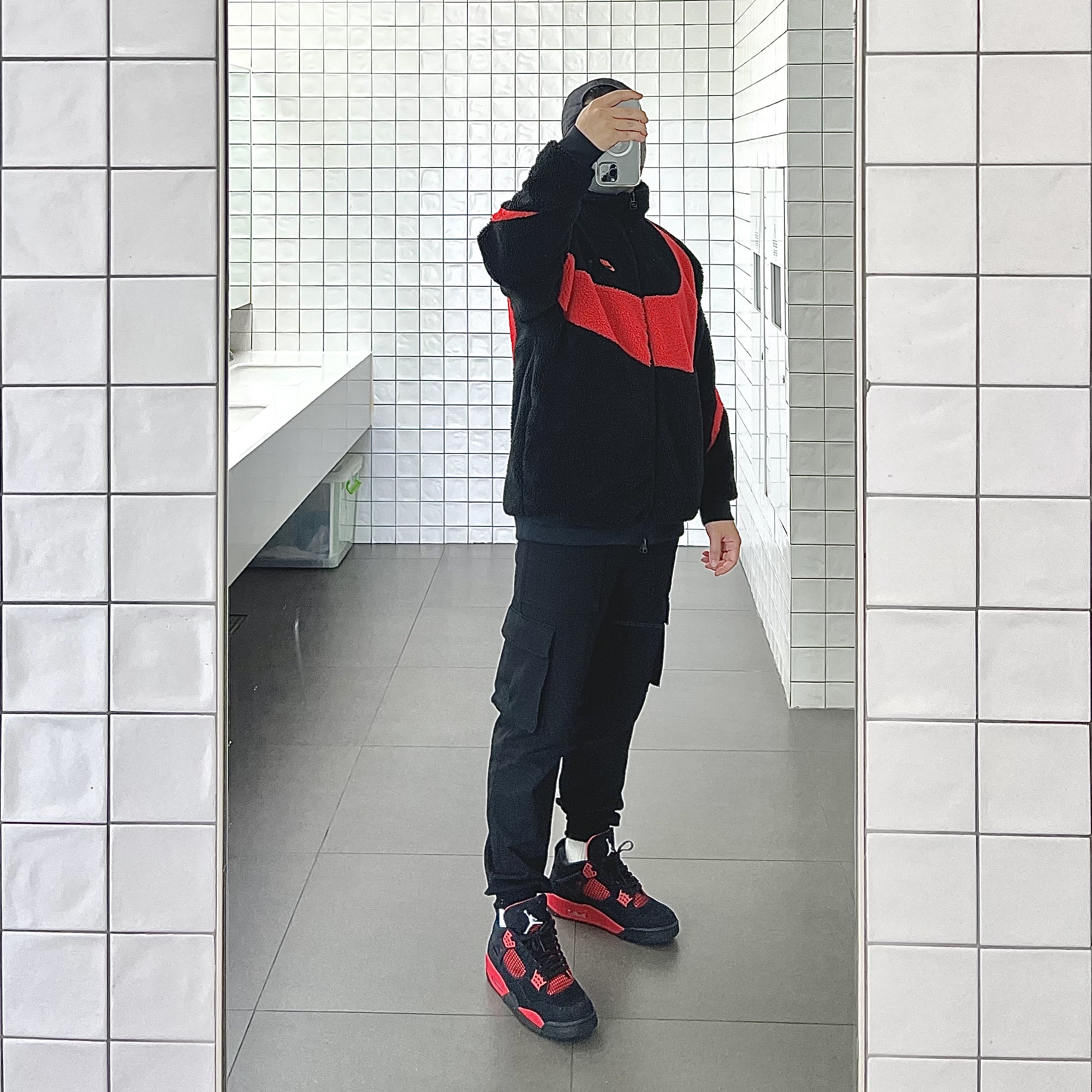 Jordan 4 Retro Crimson, Nike Big Swoosh Full Zip Jacket Black Chili Red 착용 스타일