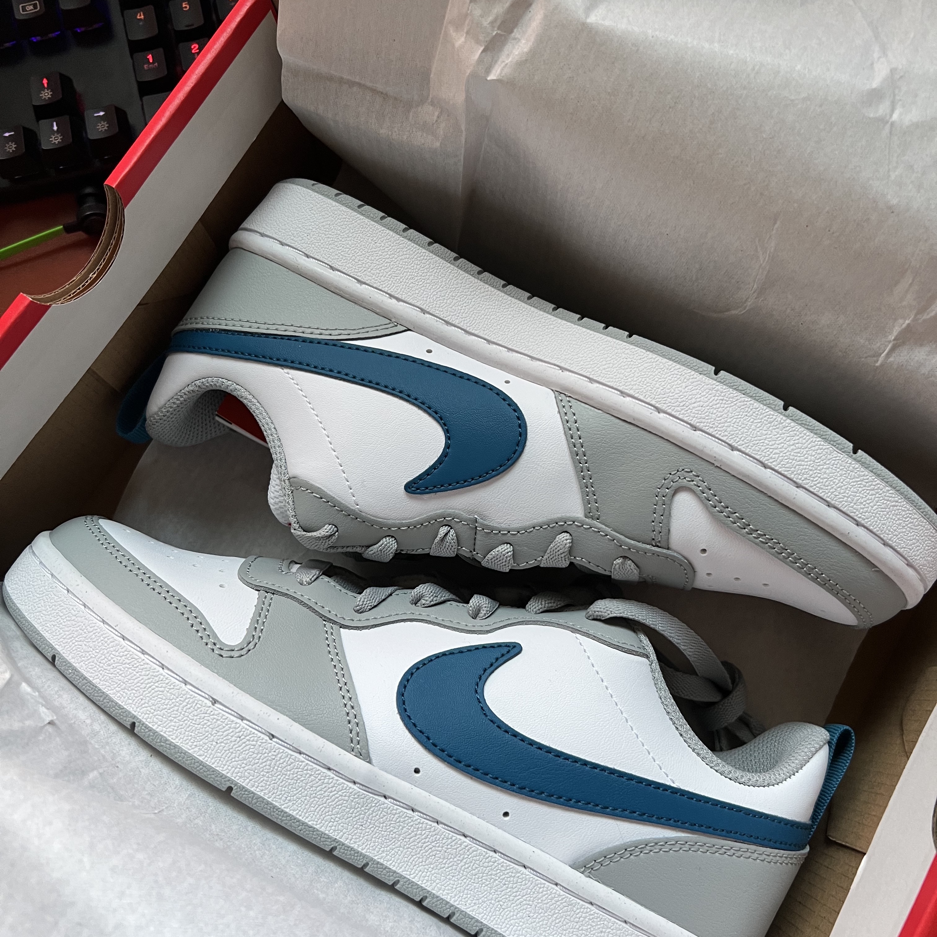 (GS) Nike Court Borough Low 2 Light Smoke Grey 착용 스타일 - 1