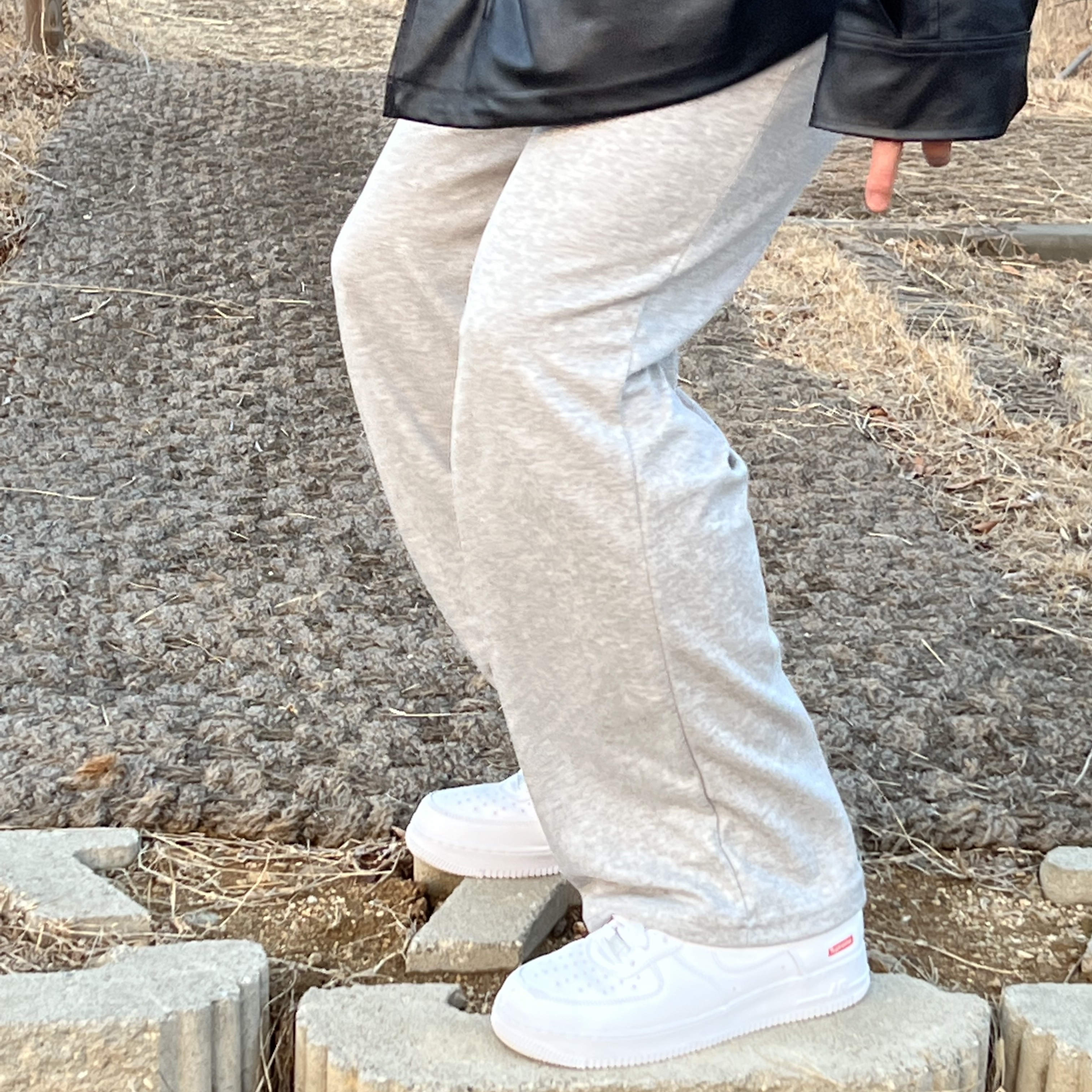 Nike x Supreme Air Force 1 Low White 착용 스타일