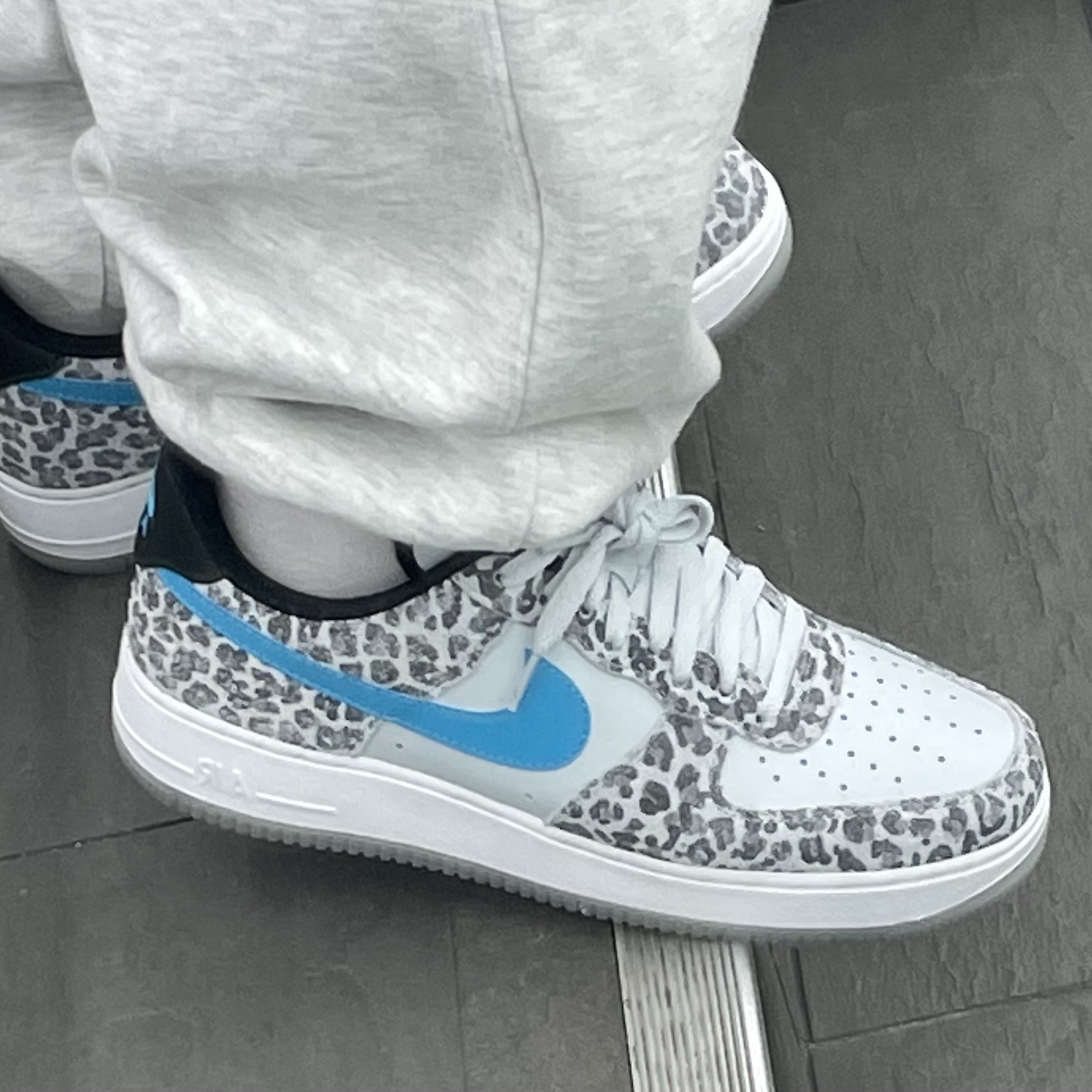 Nike Air Force 1 '07 PRM Pure Platinum 착용 스타일