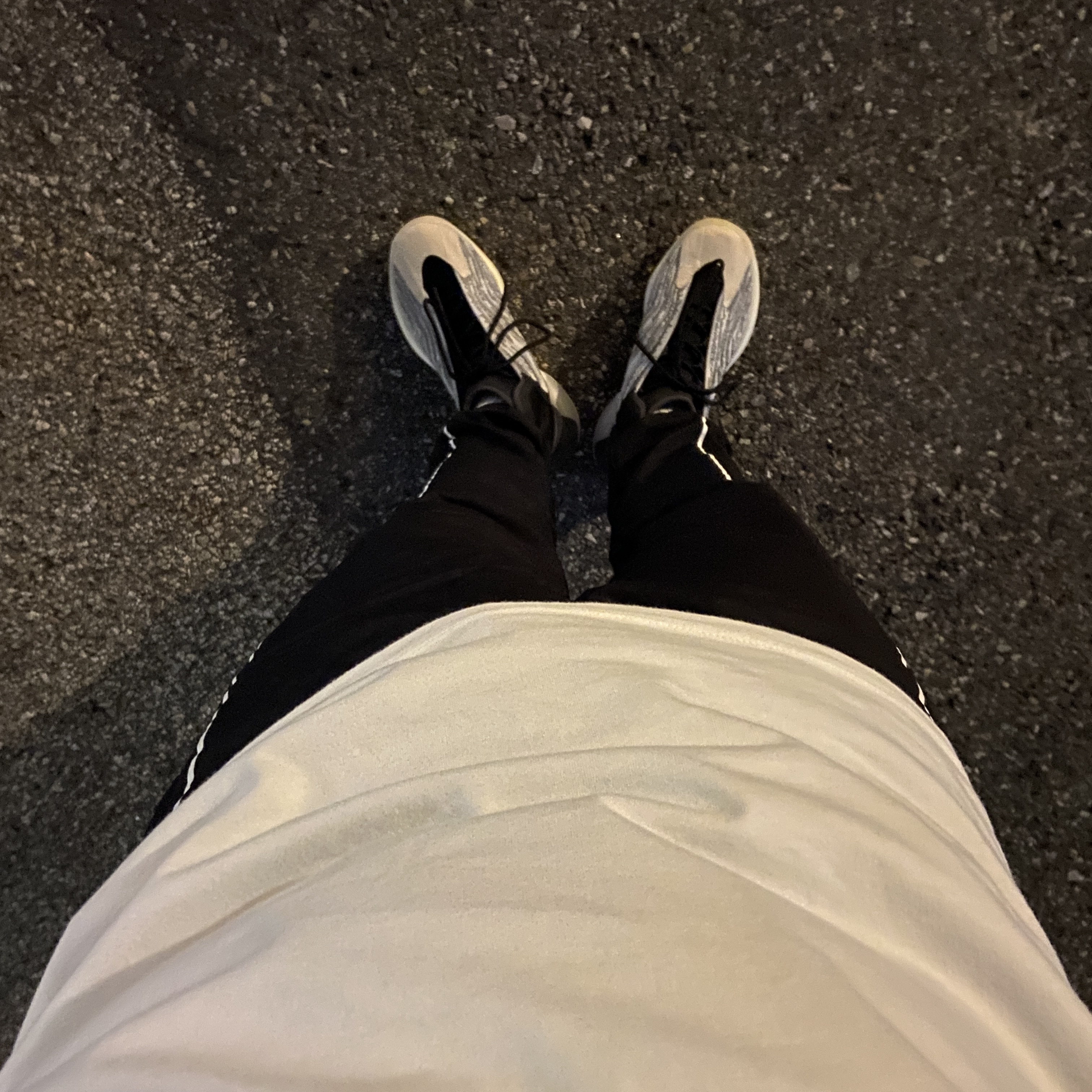 Adidas Yeezy QNTM Lifestyle 착용 스타일 - 2