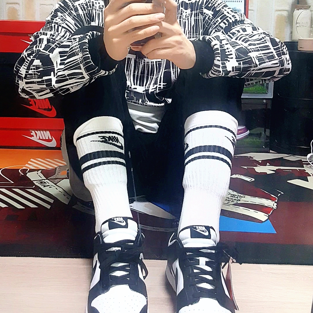 Nike Dunk Low Retro Black 착용 스타일 - 1