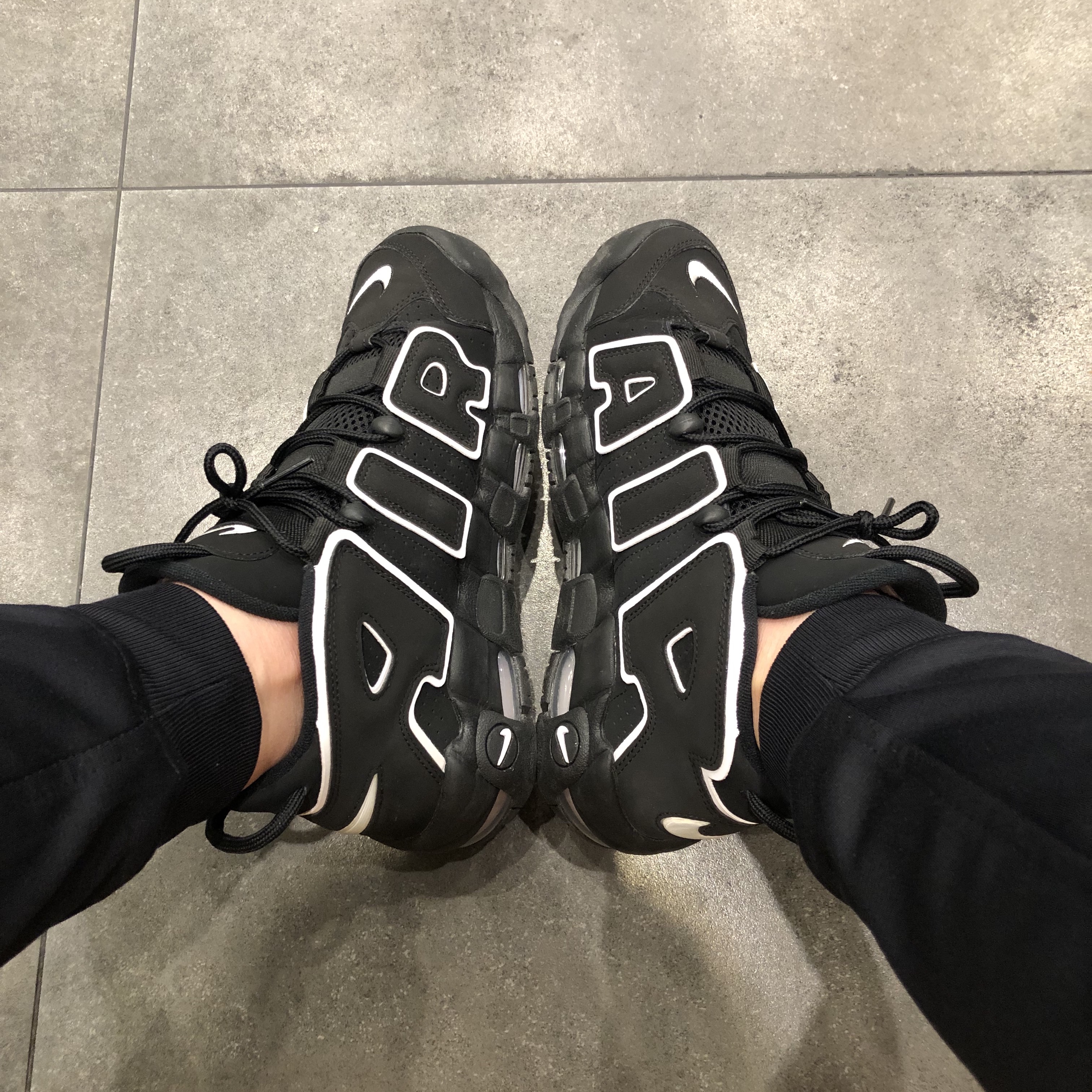 Nike Air More Uptempo Black White 2020 착용 스타일 - 2