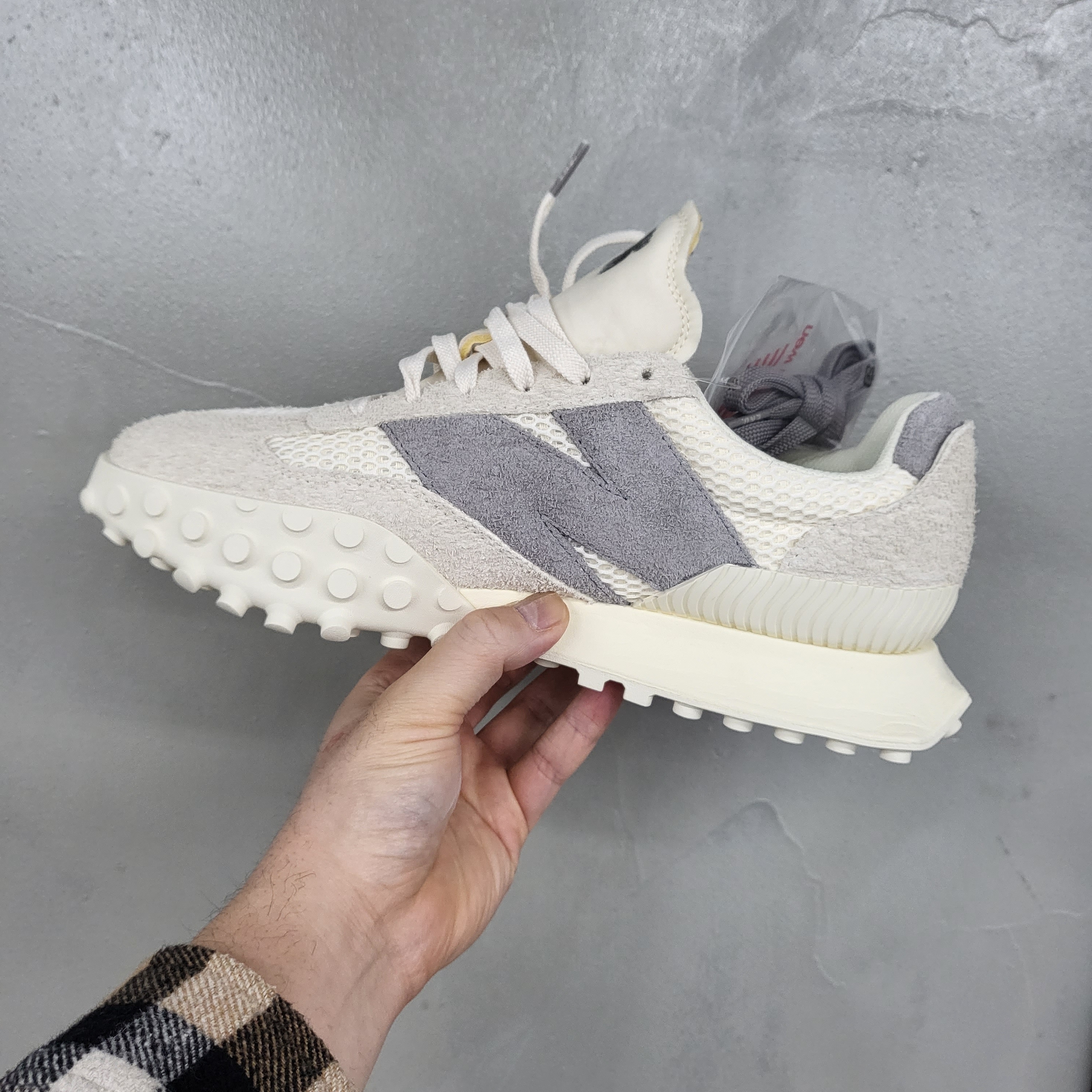 New Balance x END. XC-72 Natural Gum 착용 스타일