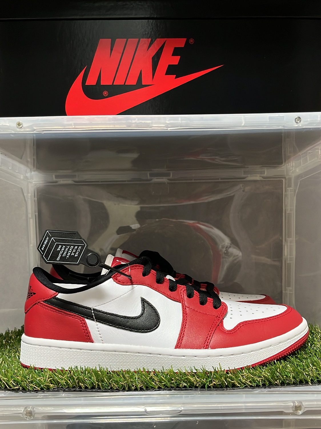 Jordan 1 Low Golf Chicago, Jordan 1 Retro High OG Patent Bred 착용 스타일 - 1