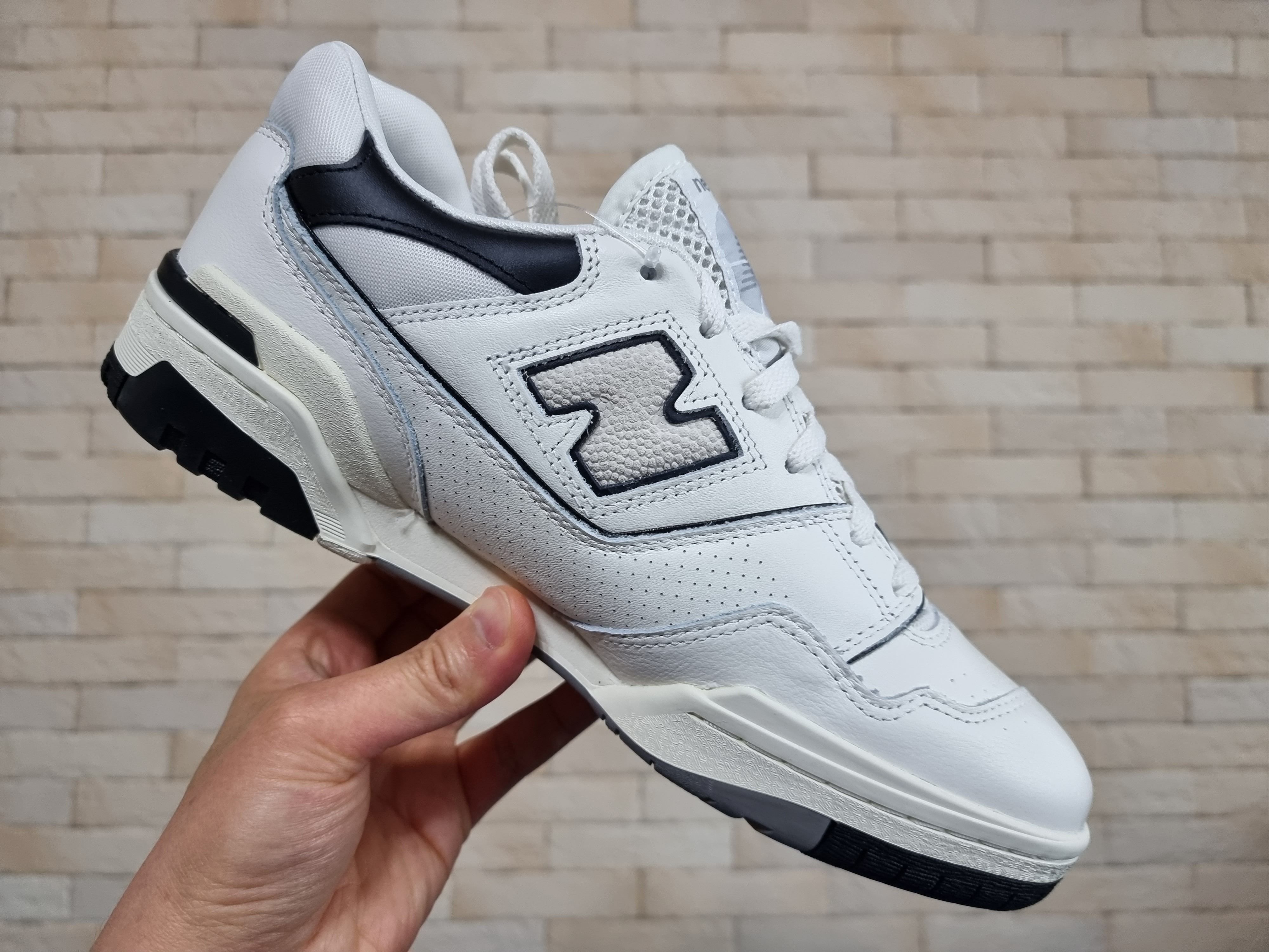 New Balance 550 White Grey - 2E Wide 착용 스타일 - 4