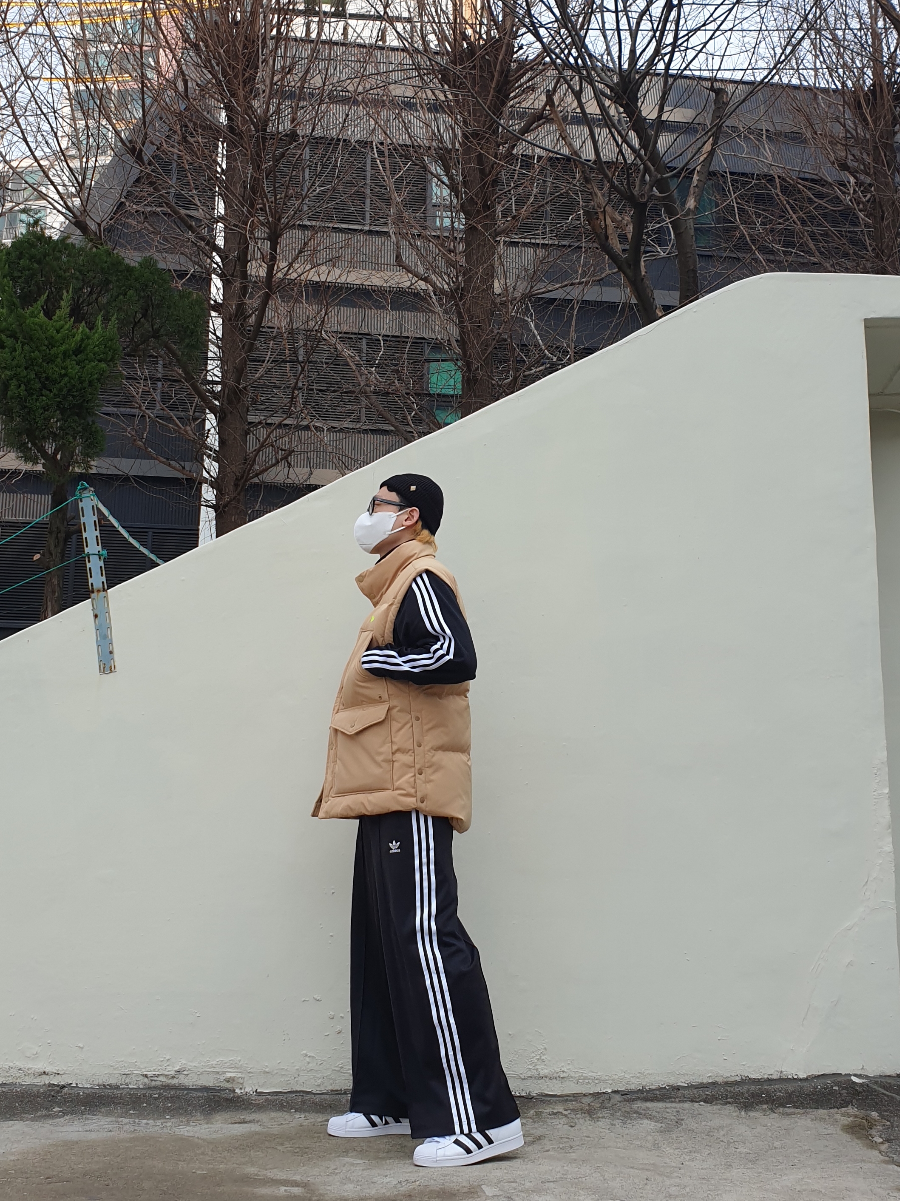 Adidas Superstar White Black 착용 스타일 - 4
