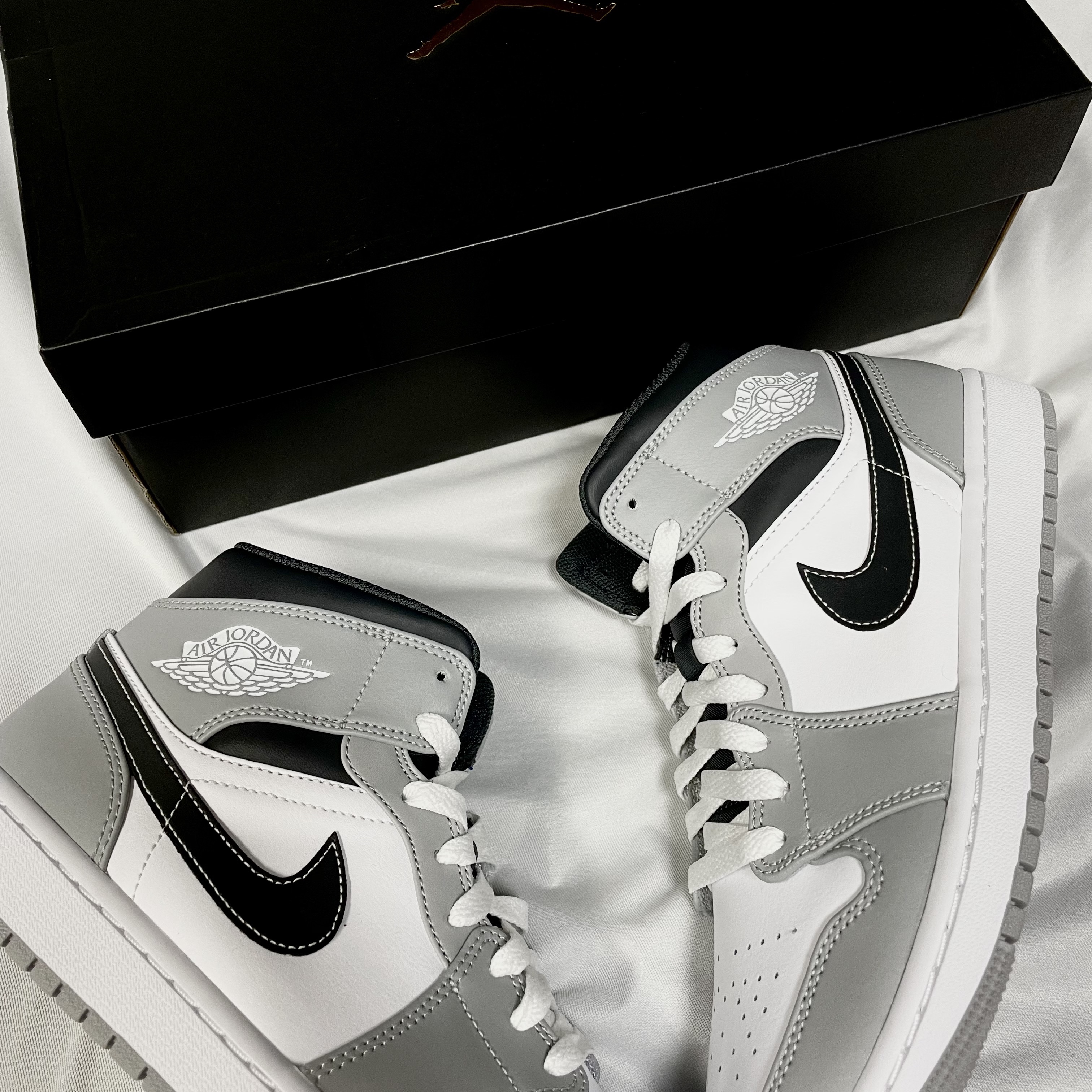 Jordan 1 Mid Light Smoke Grey Anthracite 착용 스타일