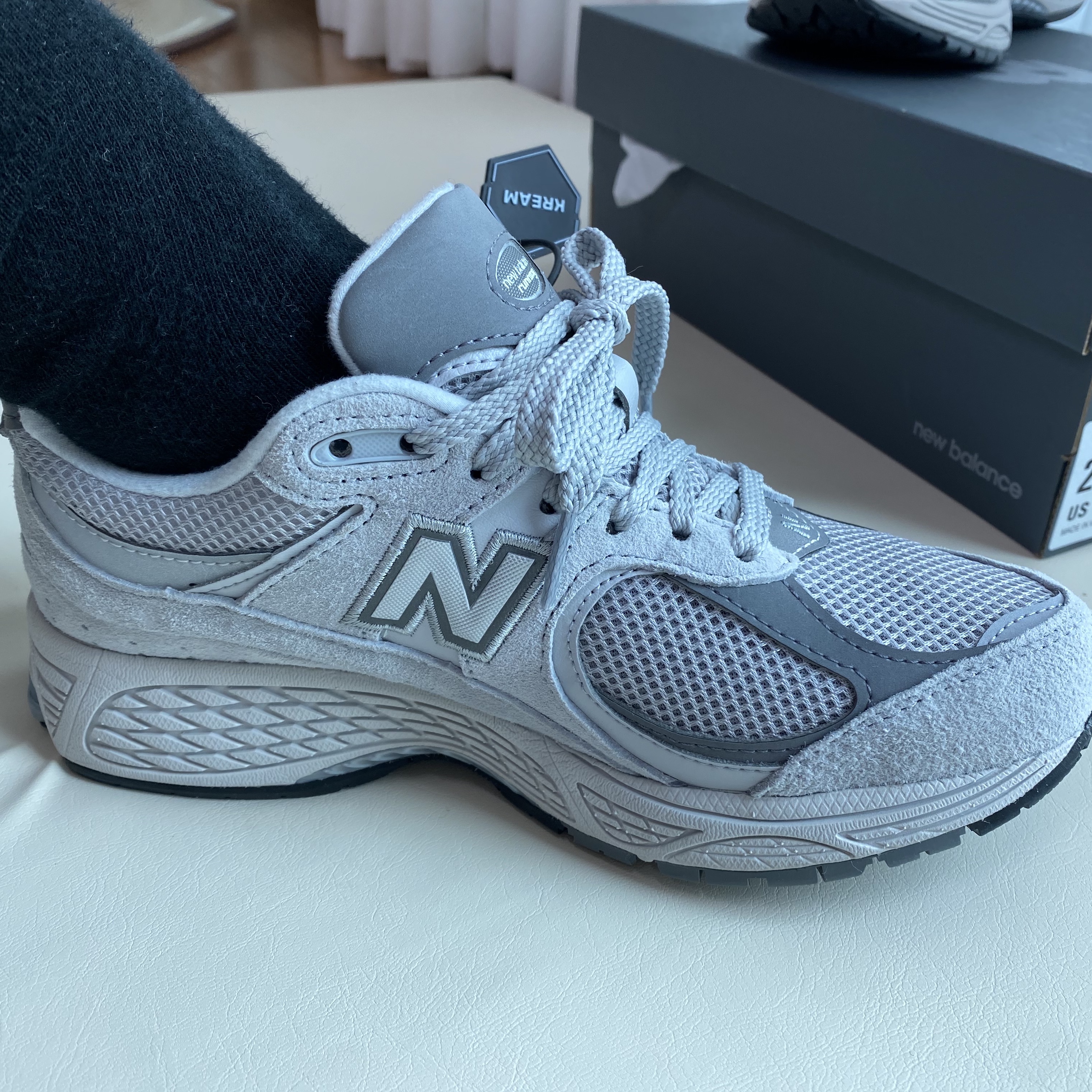 New Balance 2002R T2 Gray 착용 스타일 - 2