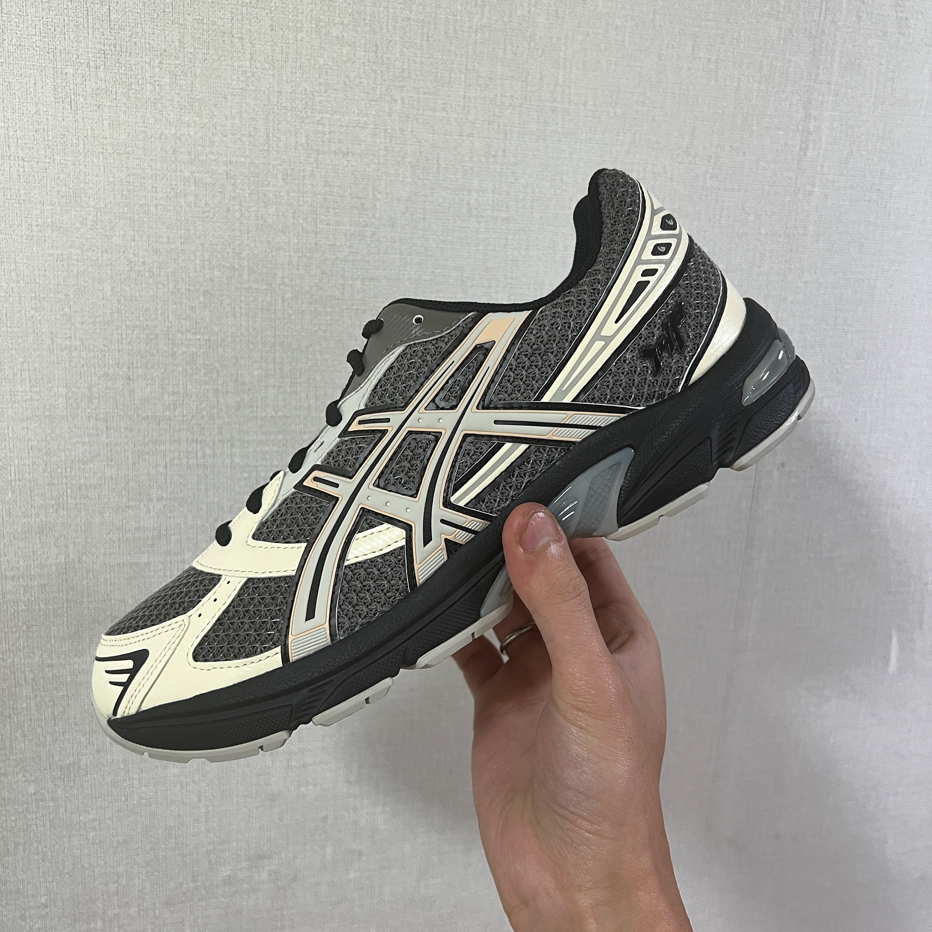 Asics x I4P Gel-1130 Mink Glacier Grey μ°©μ© μ€νμΌ