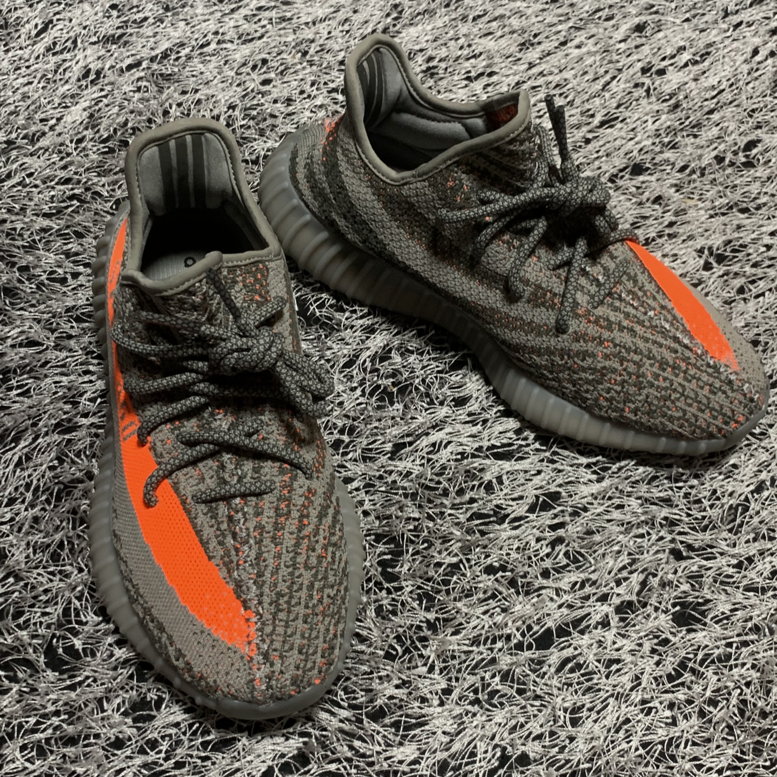 Adidas Yeezy Boost 350 V2 Beluga - Reflective 착용 스타일
