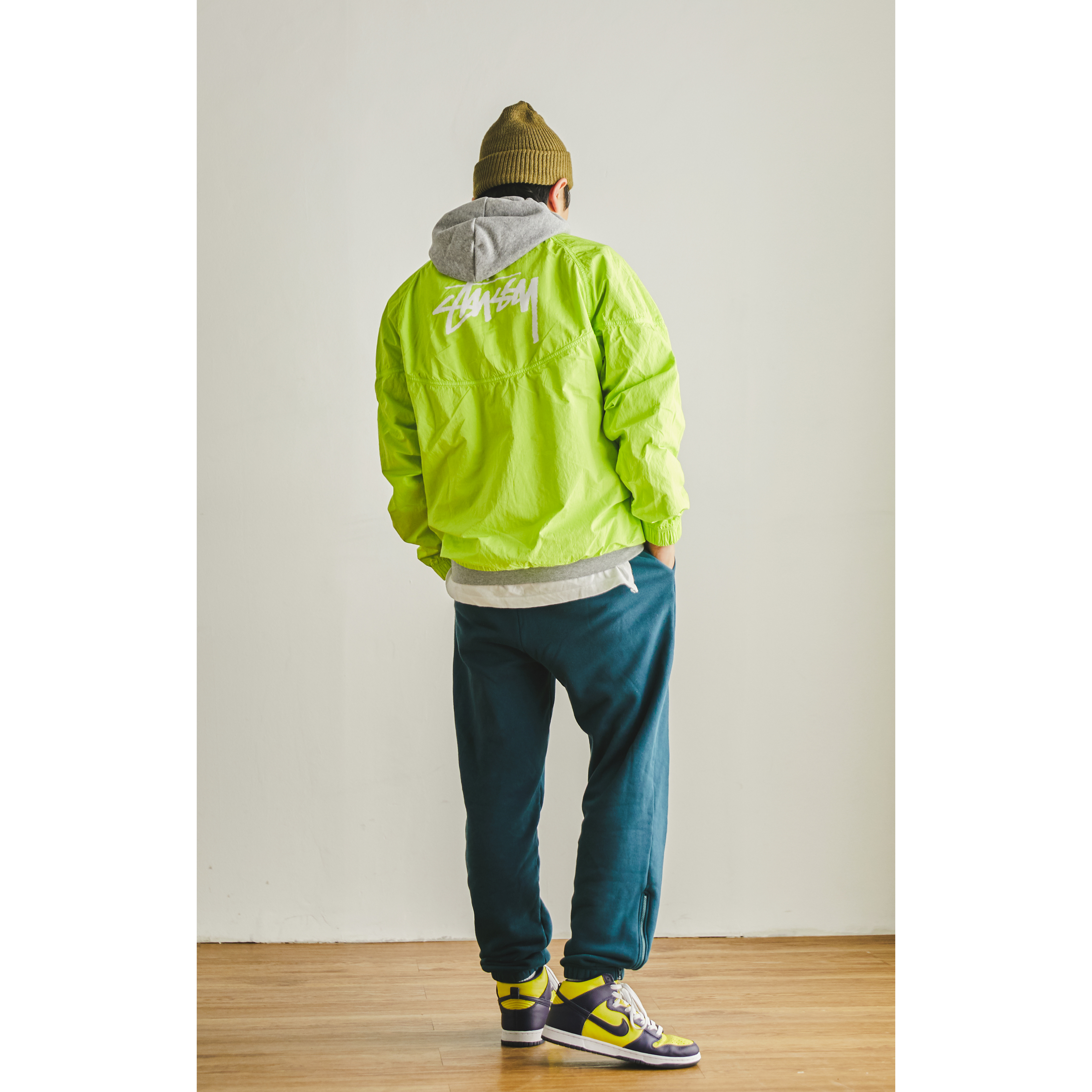 Nike x Stussy Windrunner Jacket Bright Cactus, Nike Dunk High SP Maize & Blue 착용 스타일