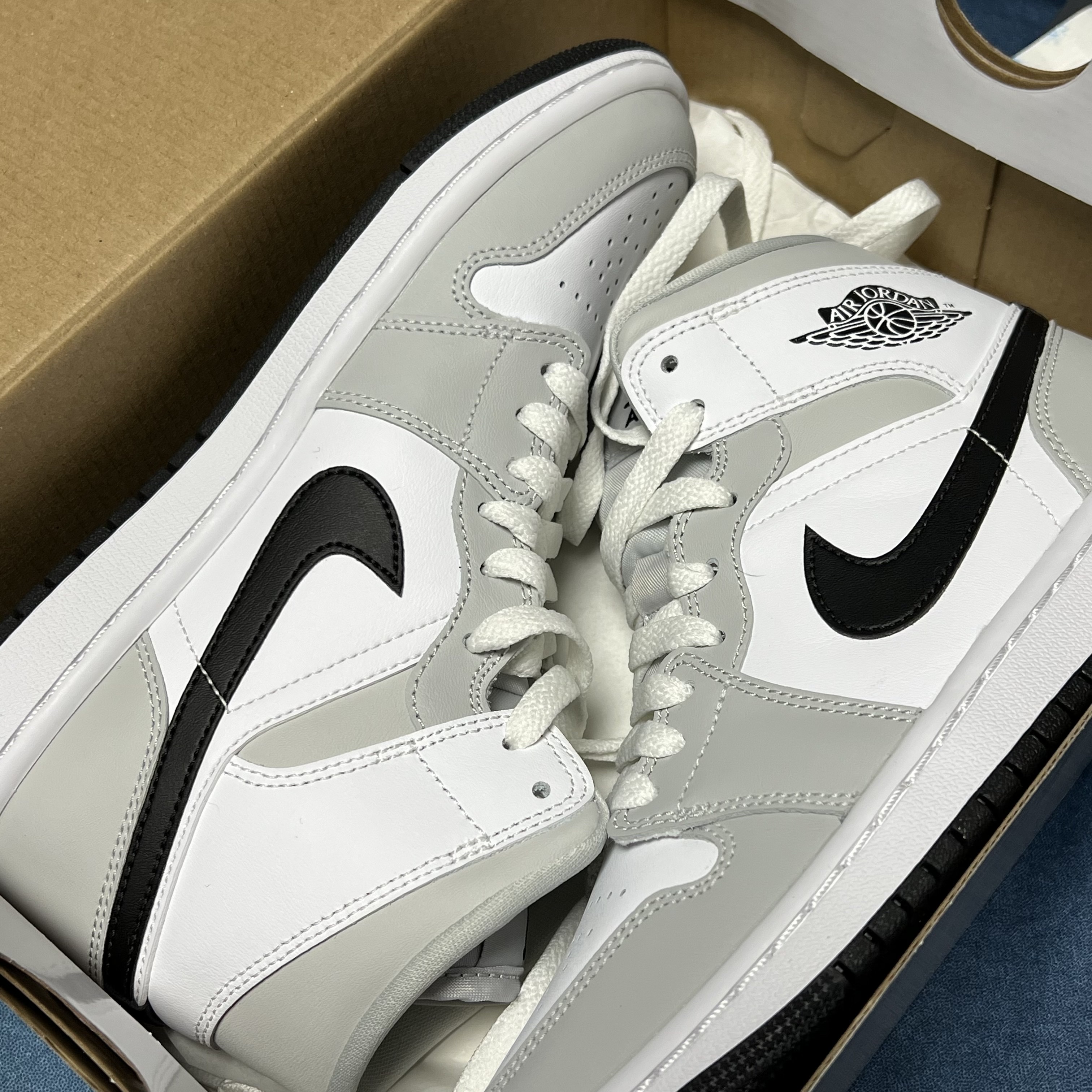 (W) Jordan 1 Mid Grey Fog 착용 스타일