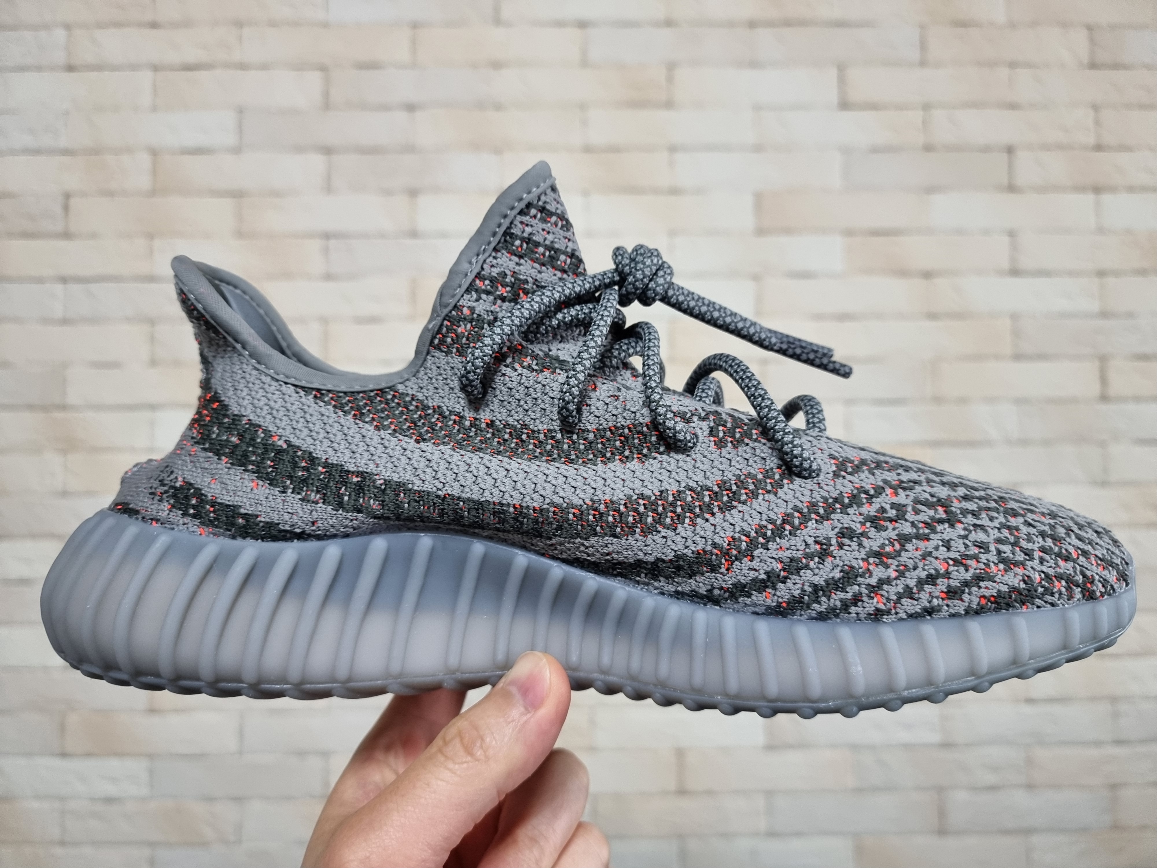 Adidas Yeezy Boost 350 V2 Beluga - Reflective 착용 스타일 - 3