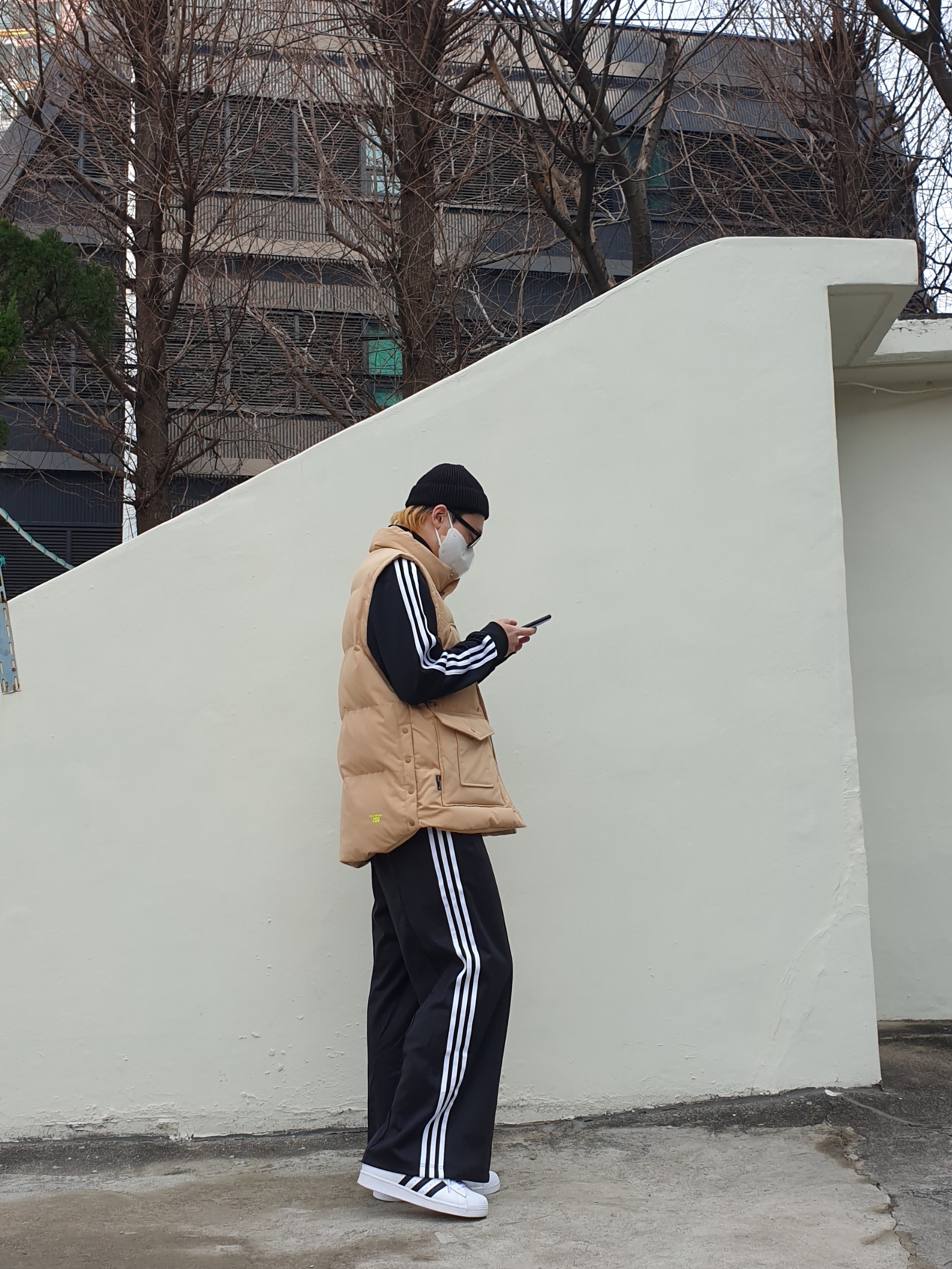 Adidas Superstar White Black 착용 스타일 - 2
