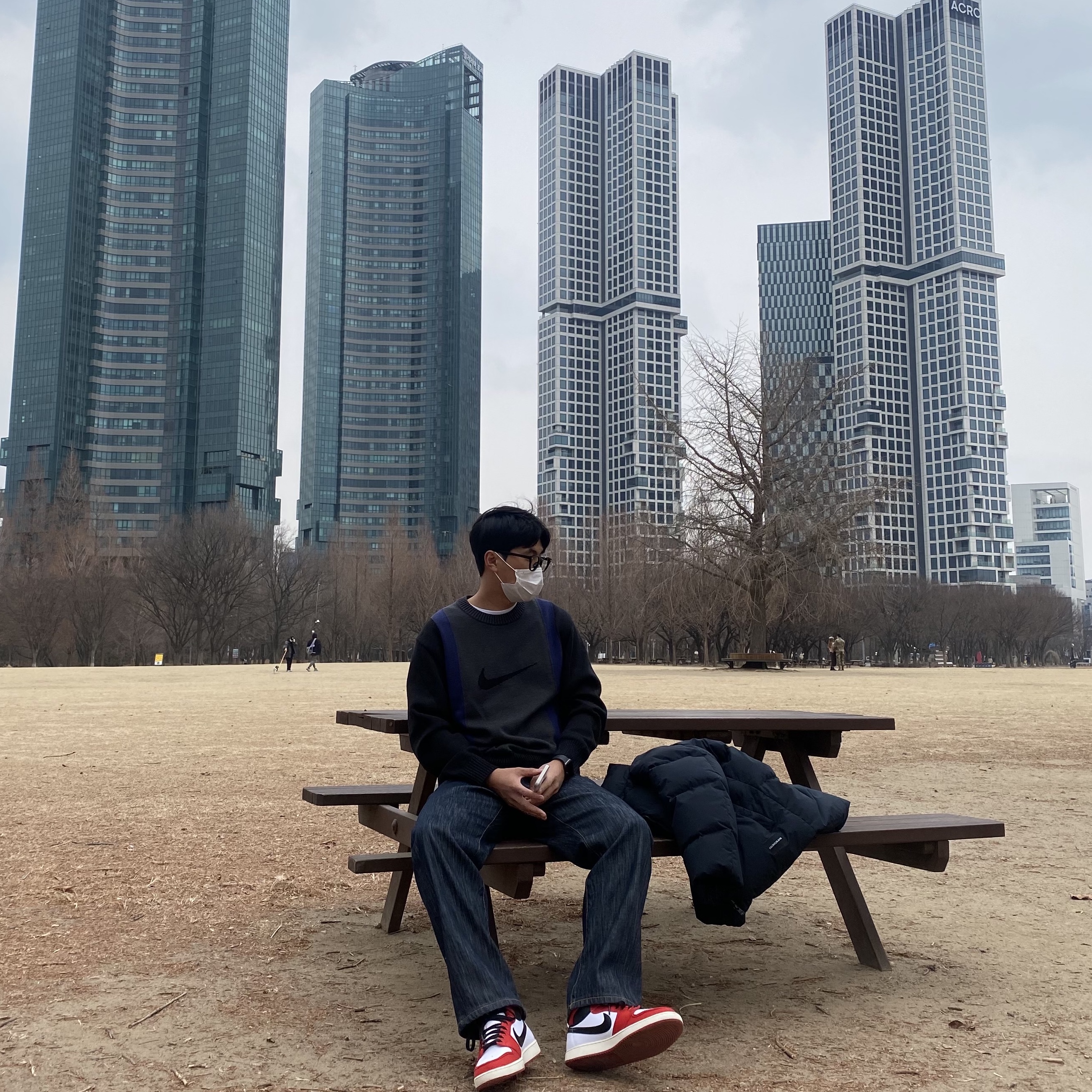 Nike SB Swoosh Logo Sweater Black Dark Smoke Grey - Asia, Jordan 1 KO Chicago 2021 착용 스타일