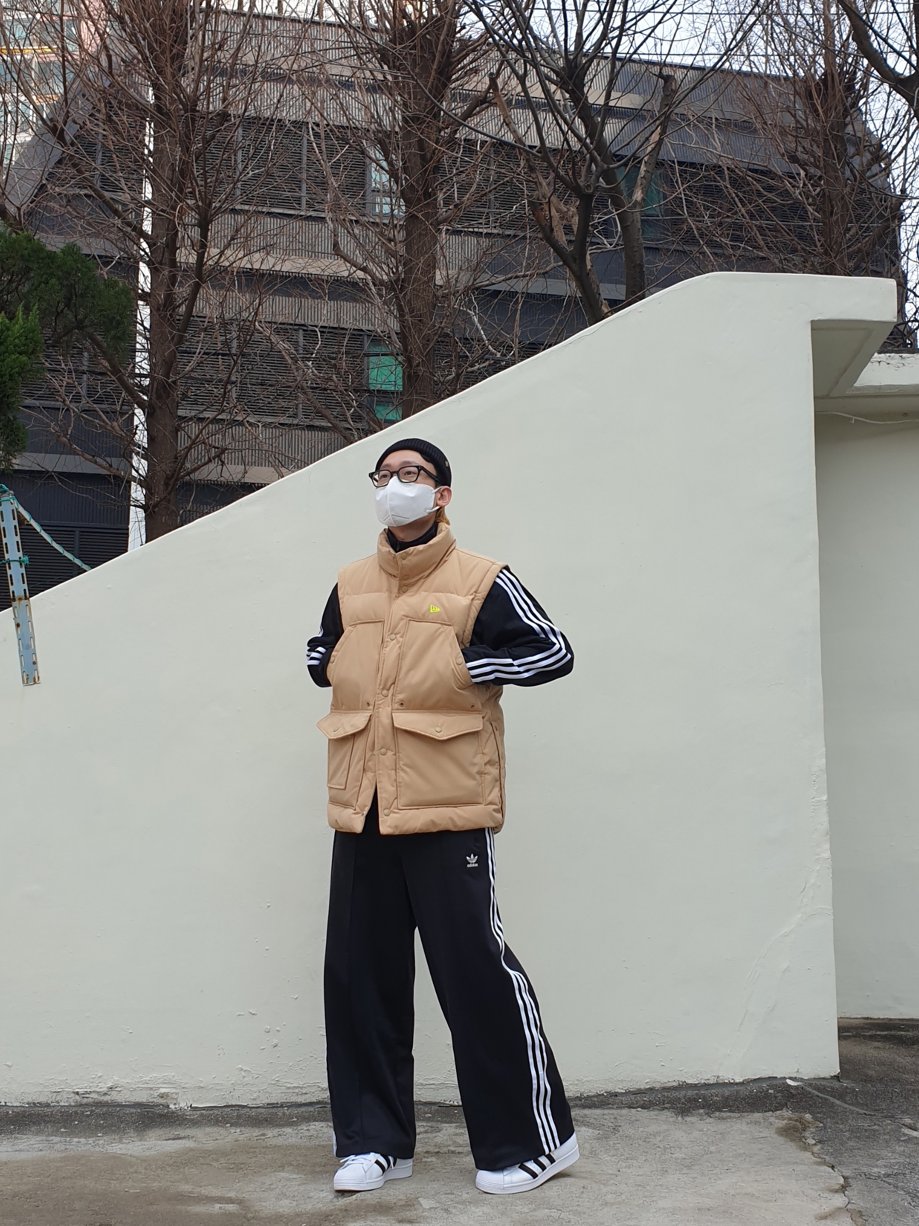 Adidas Superstar White Black 착용 스타일 - 3