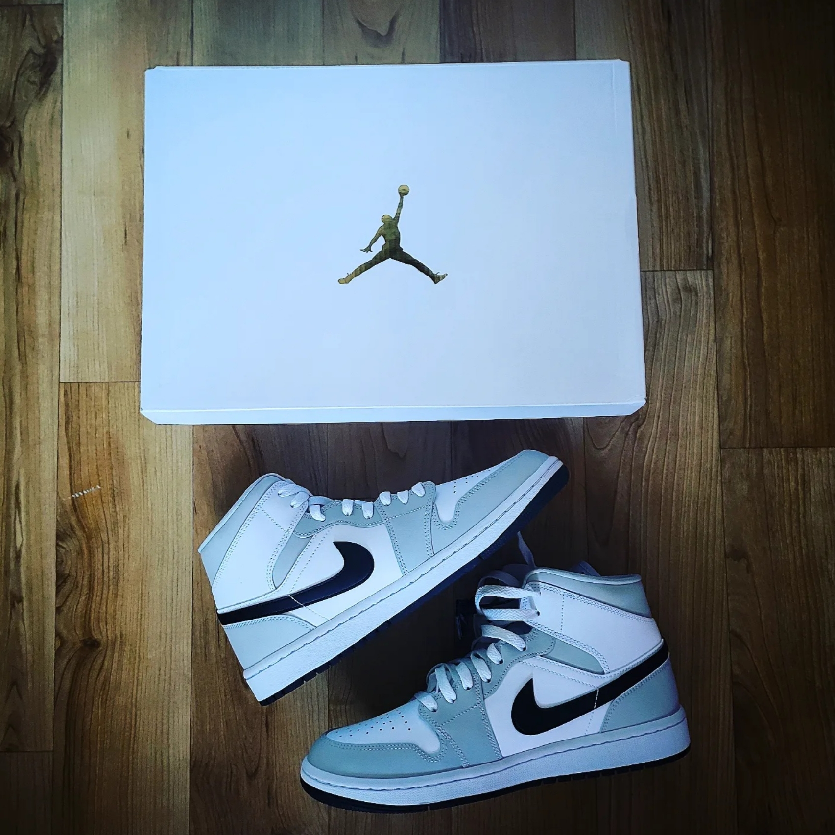 (W) Jordan 1 Mid Grey Fog 착용 스타일