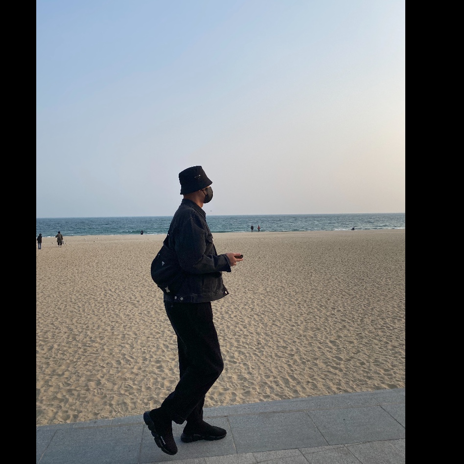 Balenciaga Speed Trainer Black 2020, Prada Re-Nylon Bucket Hat Black 착용 스타일