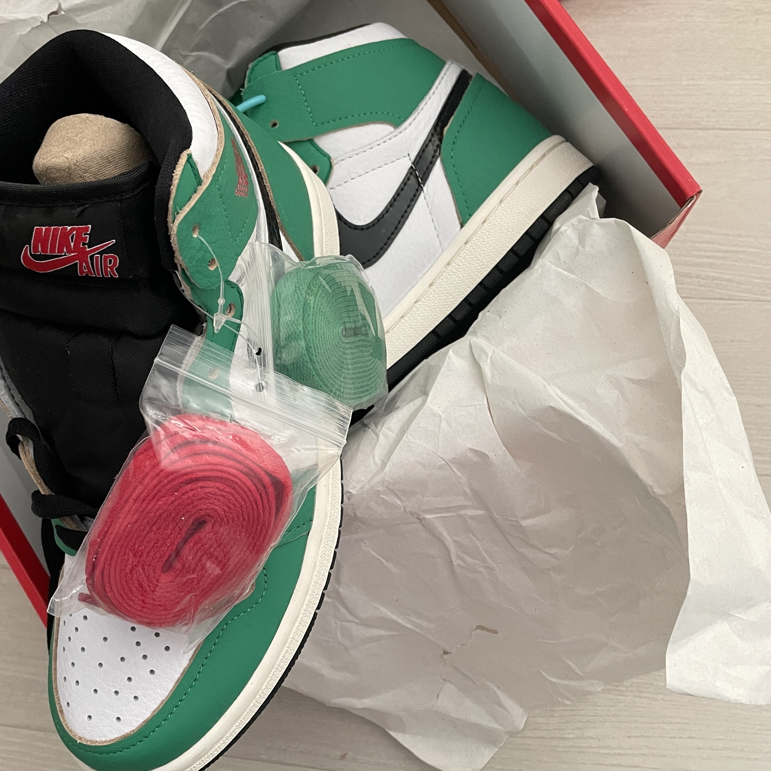 (W) Jordan 1 Retro High OG Lucky Green 착용 스타일