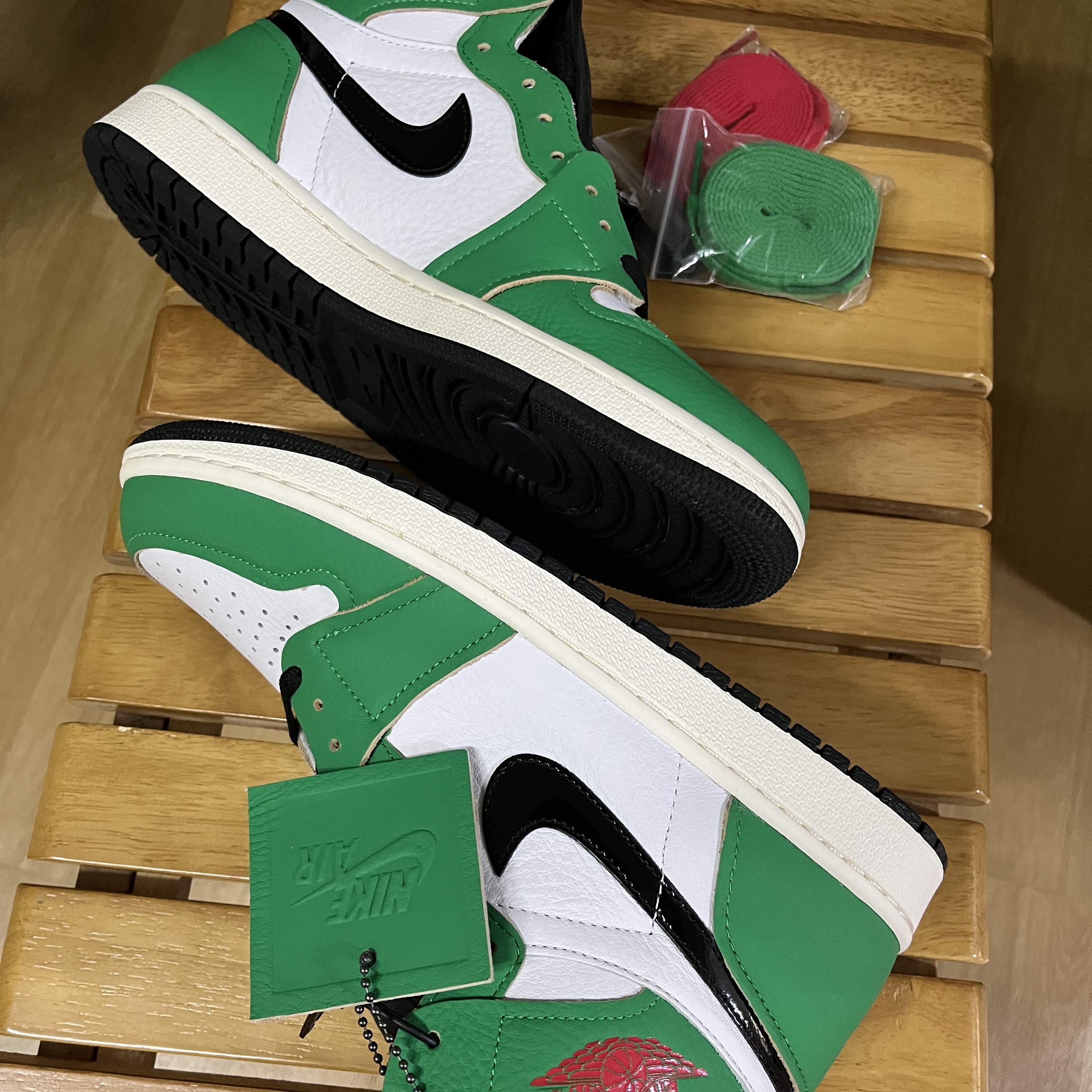 (W) Jordan 1 Retro High OG Lucky Green 착용 스타일