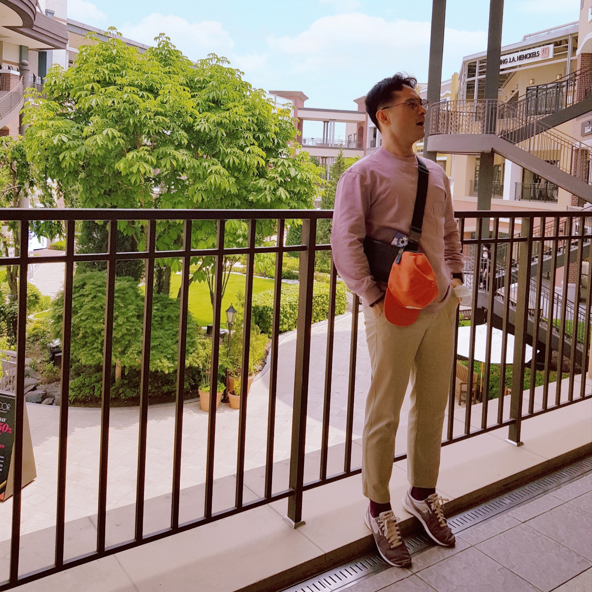 (W) Nike Pre Montreal Racer Vintage Orewood Brown 착용 스타일
