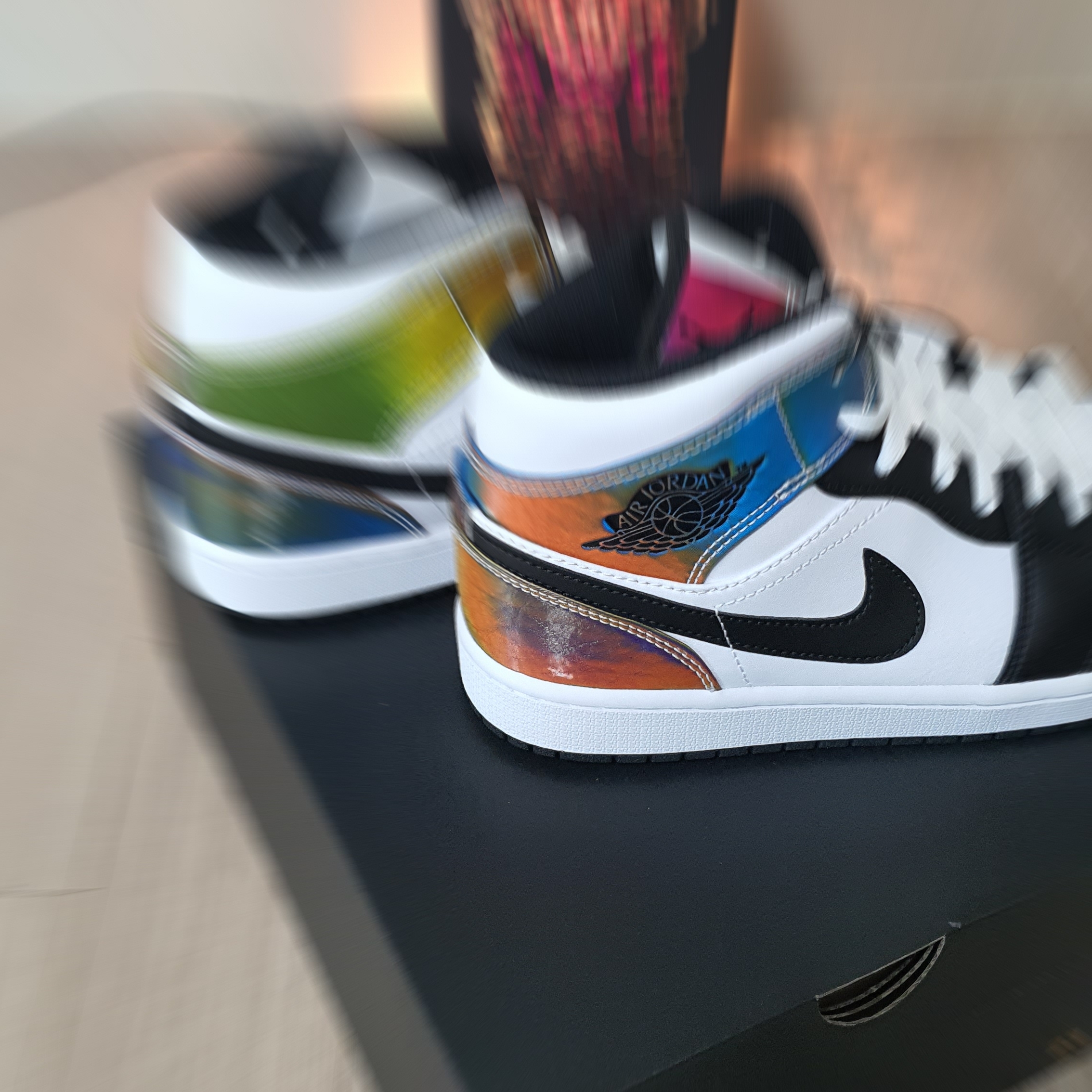 Jordan 1 Mid SE Heat Reactive 착용 스타일 - 4