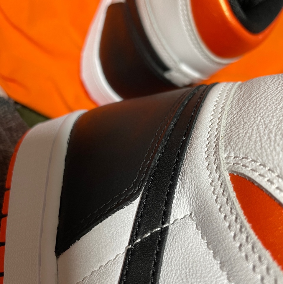 Jordan 1 Retro High OG Electro Orange 착용 스타일 - 5