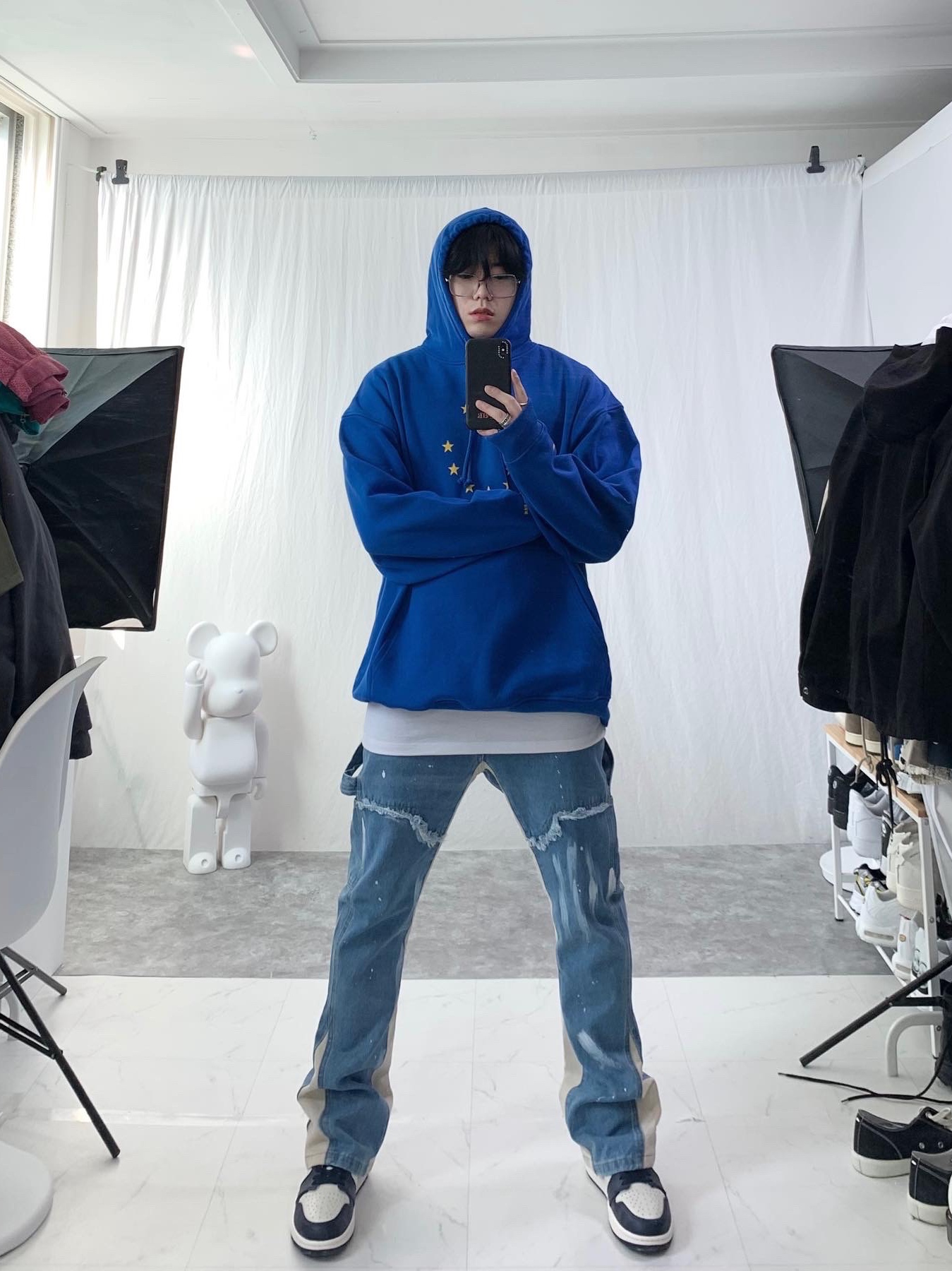 Jordan 1 Retro High Obsidian UNC, Souvenir Official Eunify Classic Hoodie Blue 착용 스타일 - 1