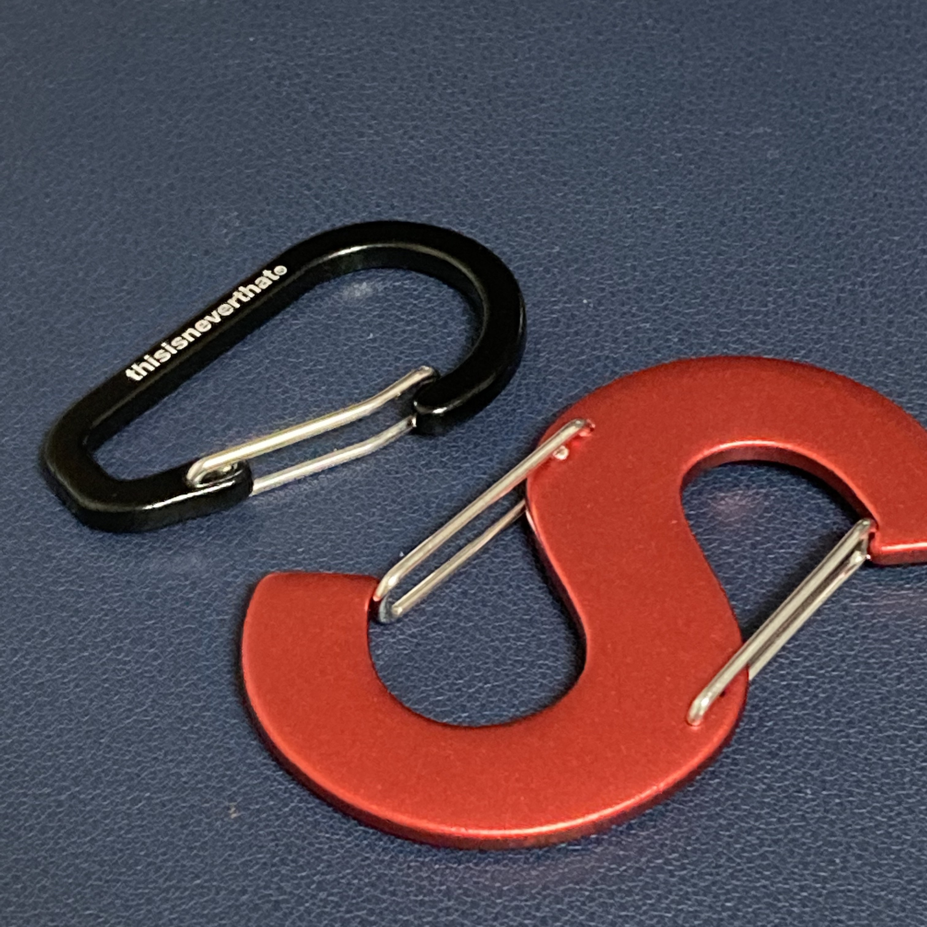 Supreme Nite Ize S Logo Keychain Red - 21FW 착용 스타일 - 2