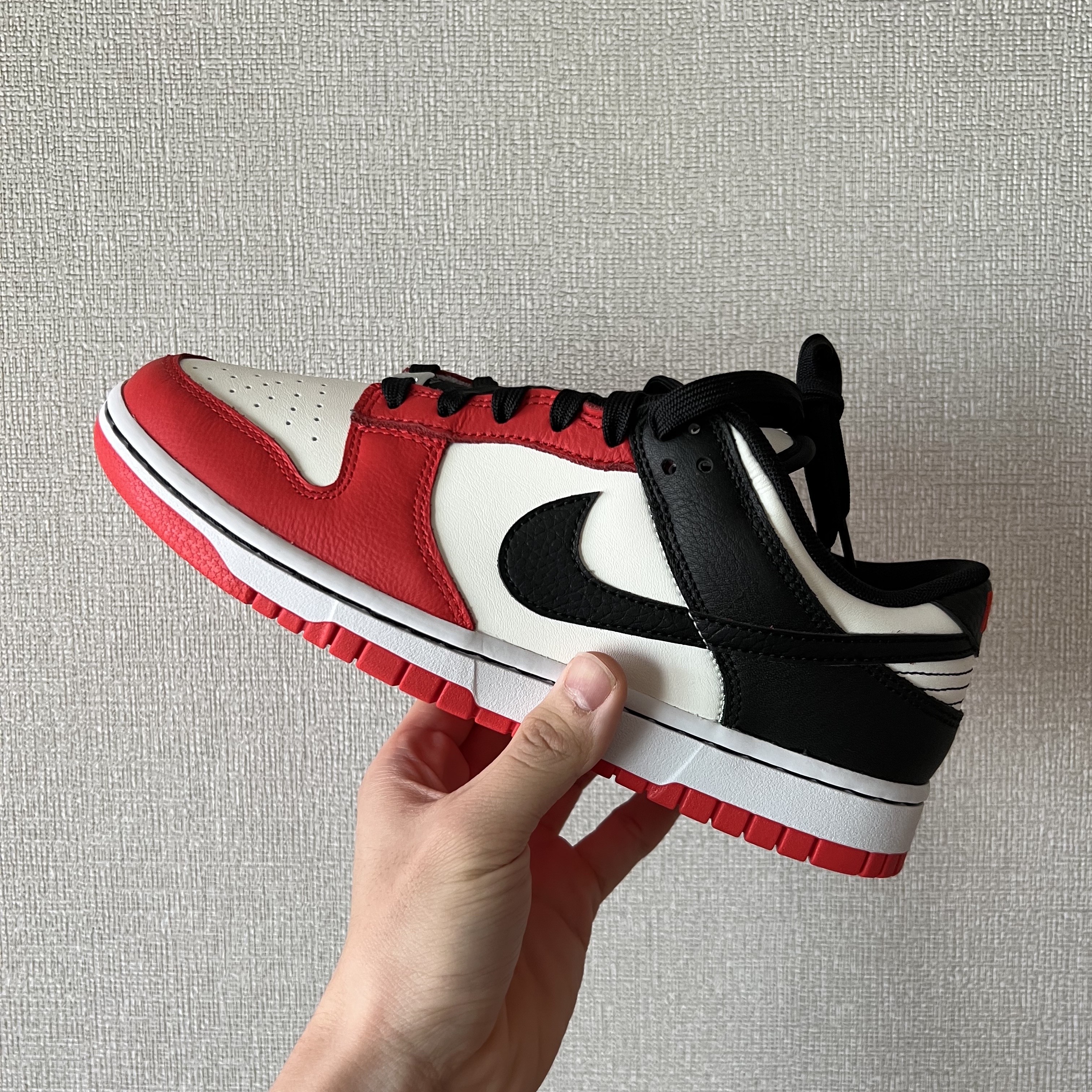Nike x NBA Dunk Low Retro EMB Black and Chile Red 착용 스타일