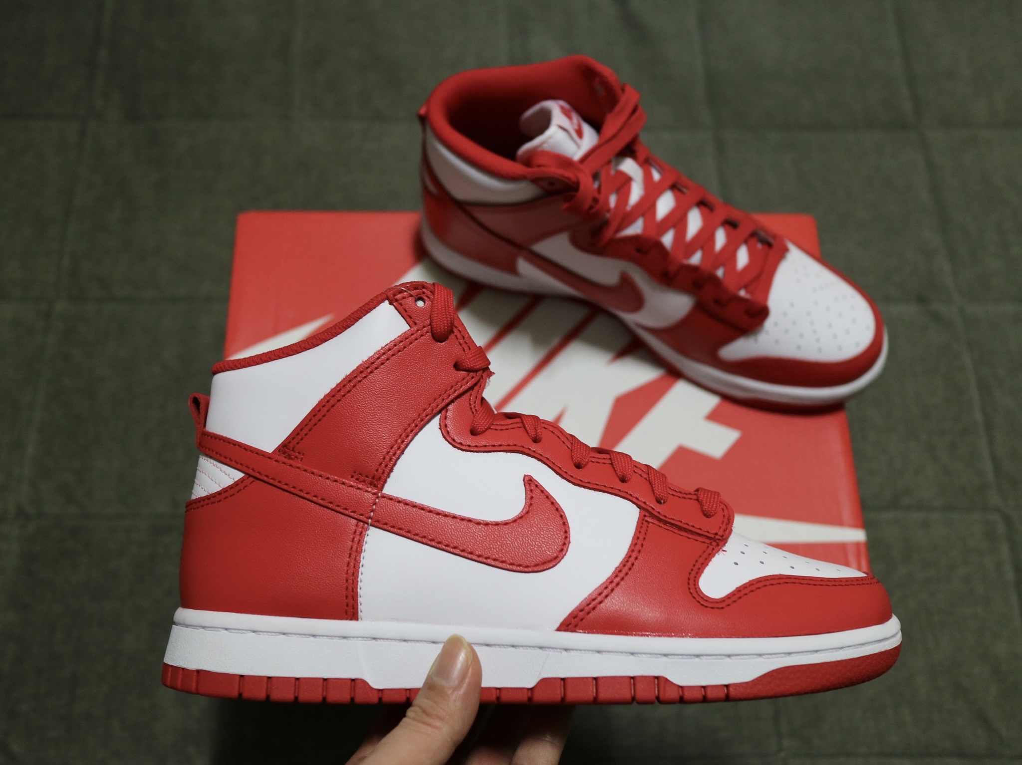 Nike Dunk High Retro Championship White and Red 착용 스타일 - 1