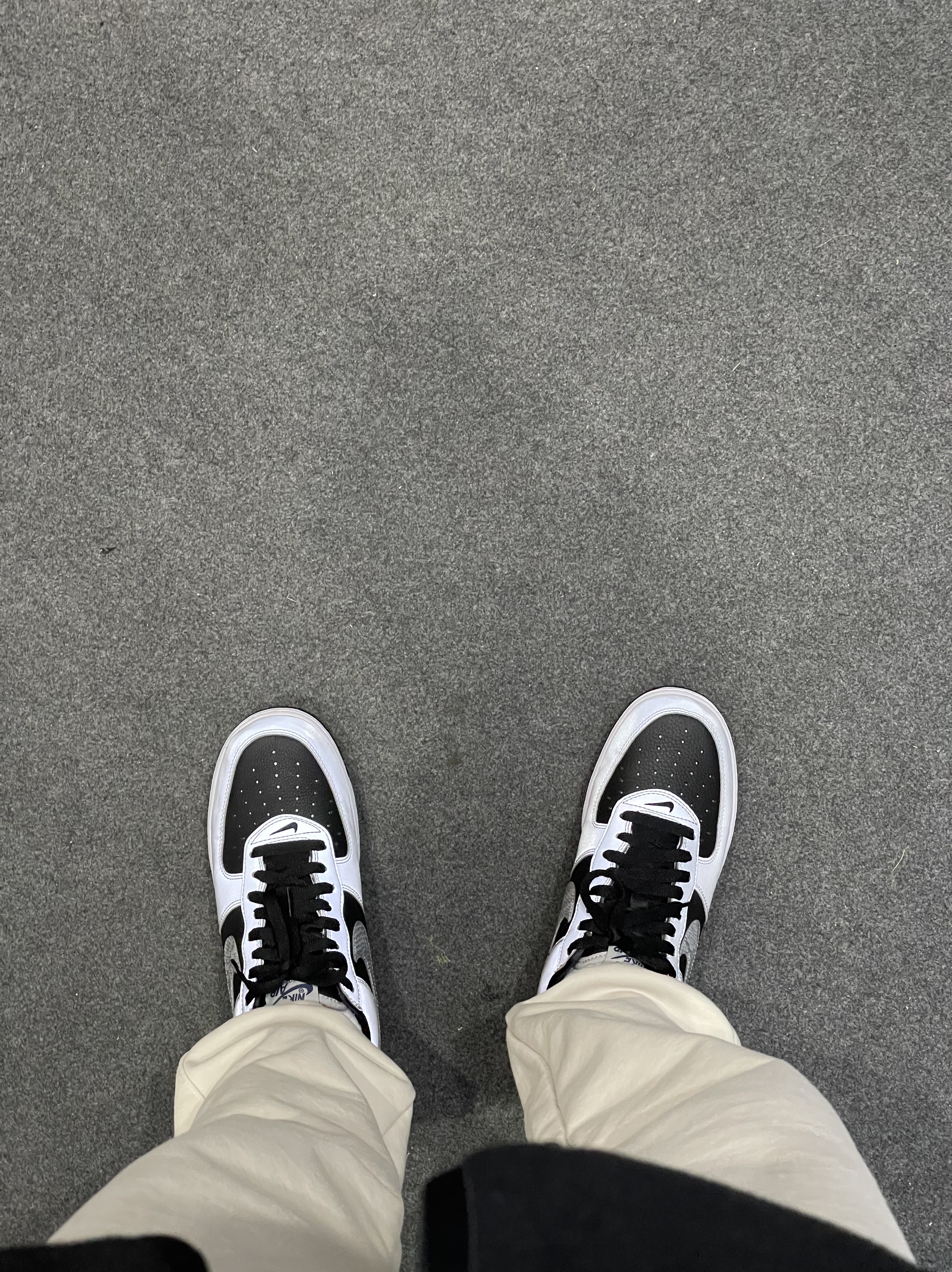 Nike Air Force 1 B Silver Snake 착용 스타일 - 1