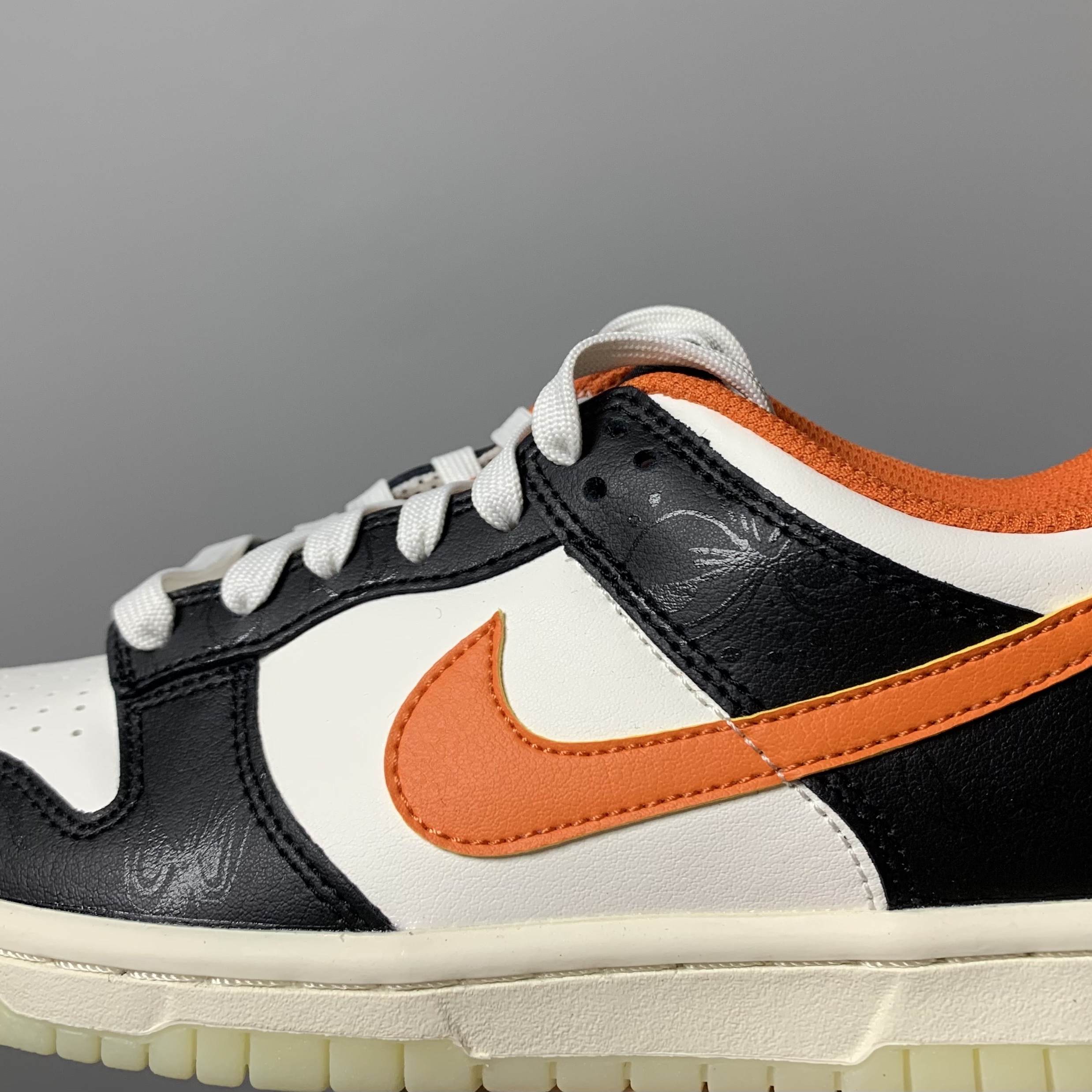 (GS) Nike Dunk Low PRM Halloween, Nike Dunk Low Retro PRM Halloween 착용 스타일 - 1