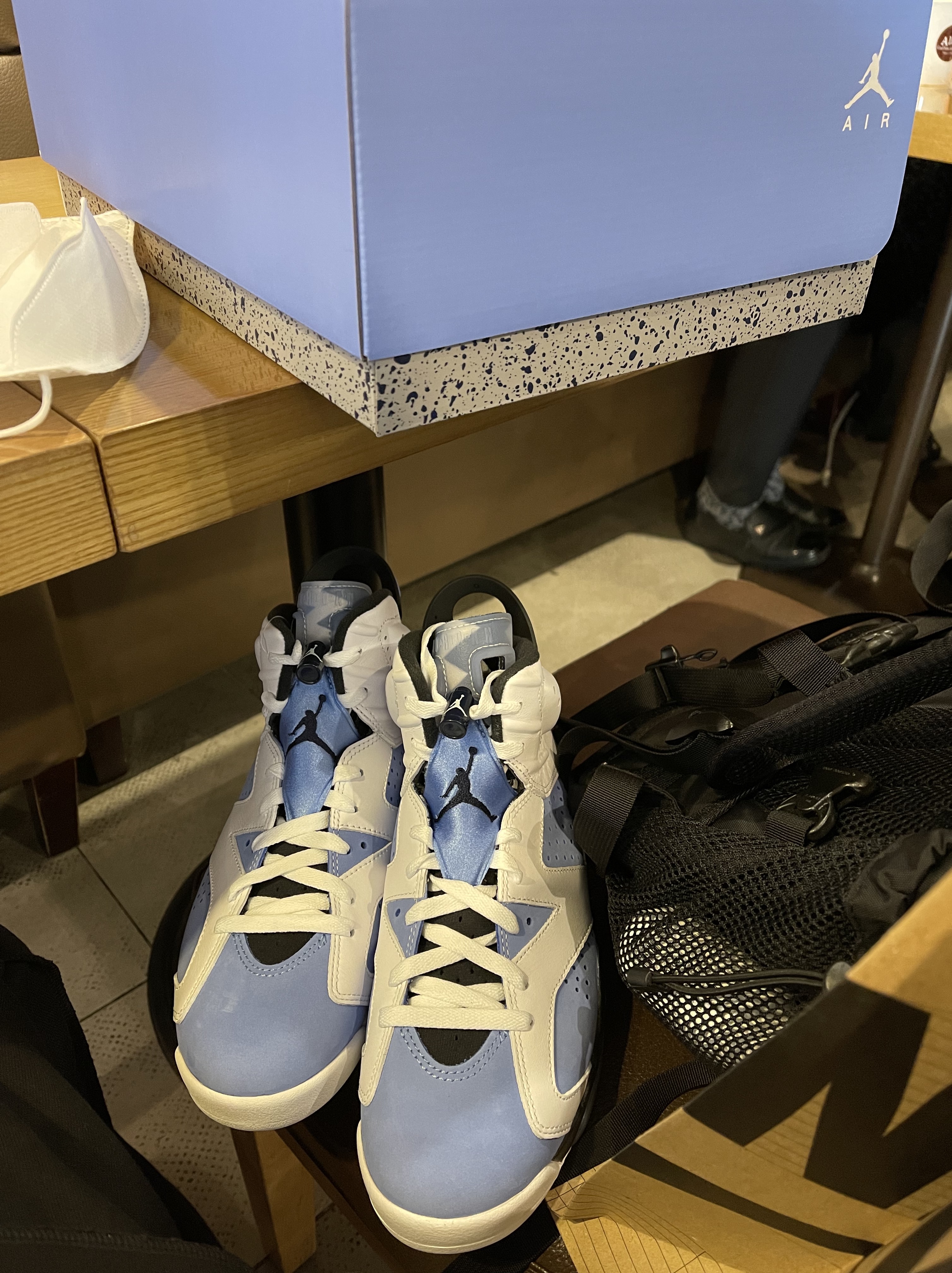 Jordan 6 Retro University Blue 착용 스타일