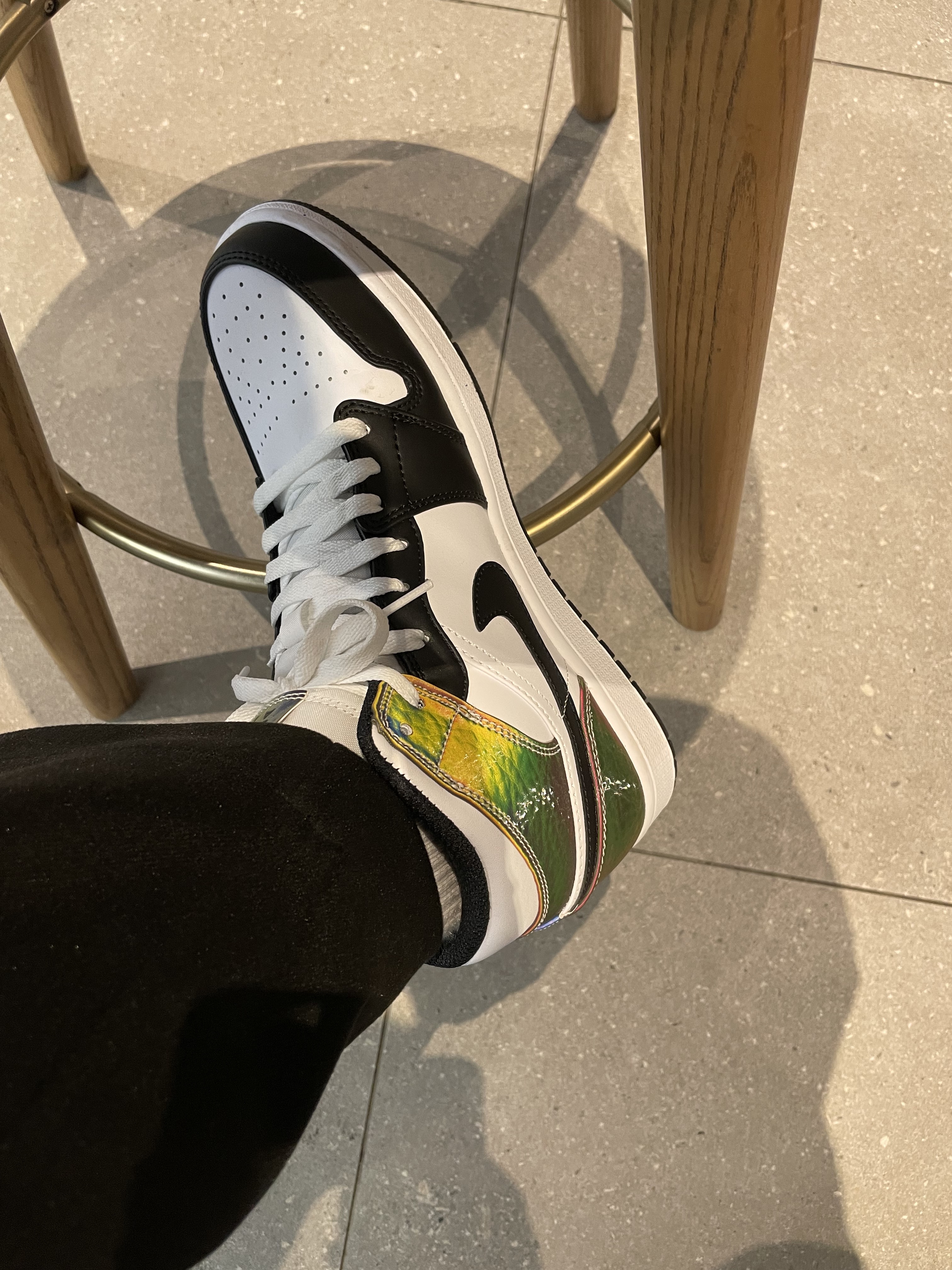 Jordan 1 Mid SE Heat Reactive 착용 스타일 - 3