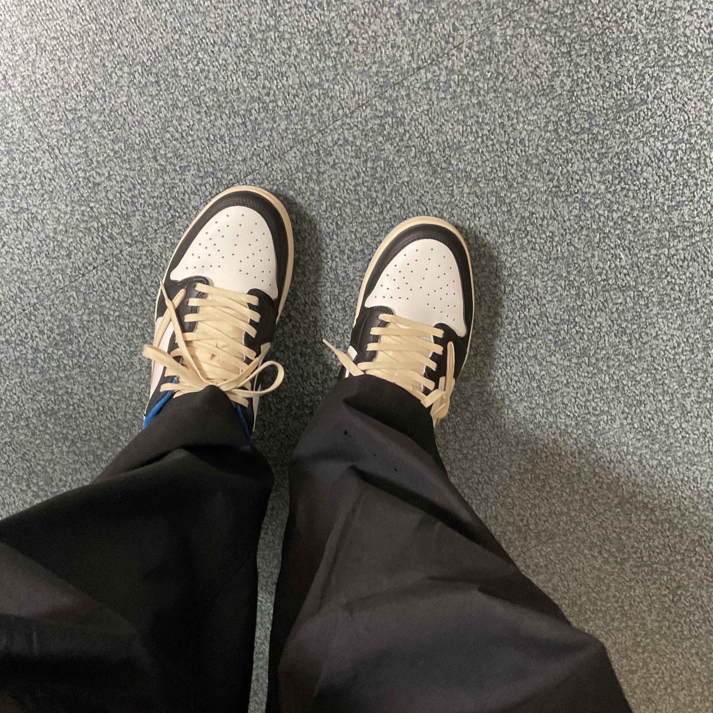 Jordan 1 x Travis Scott x Fragment Retro Low OG SP Military Blue 착용 스타일