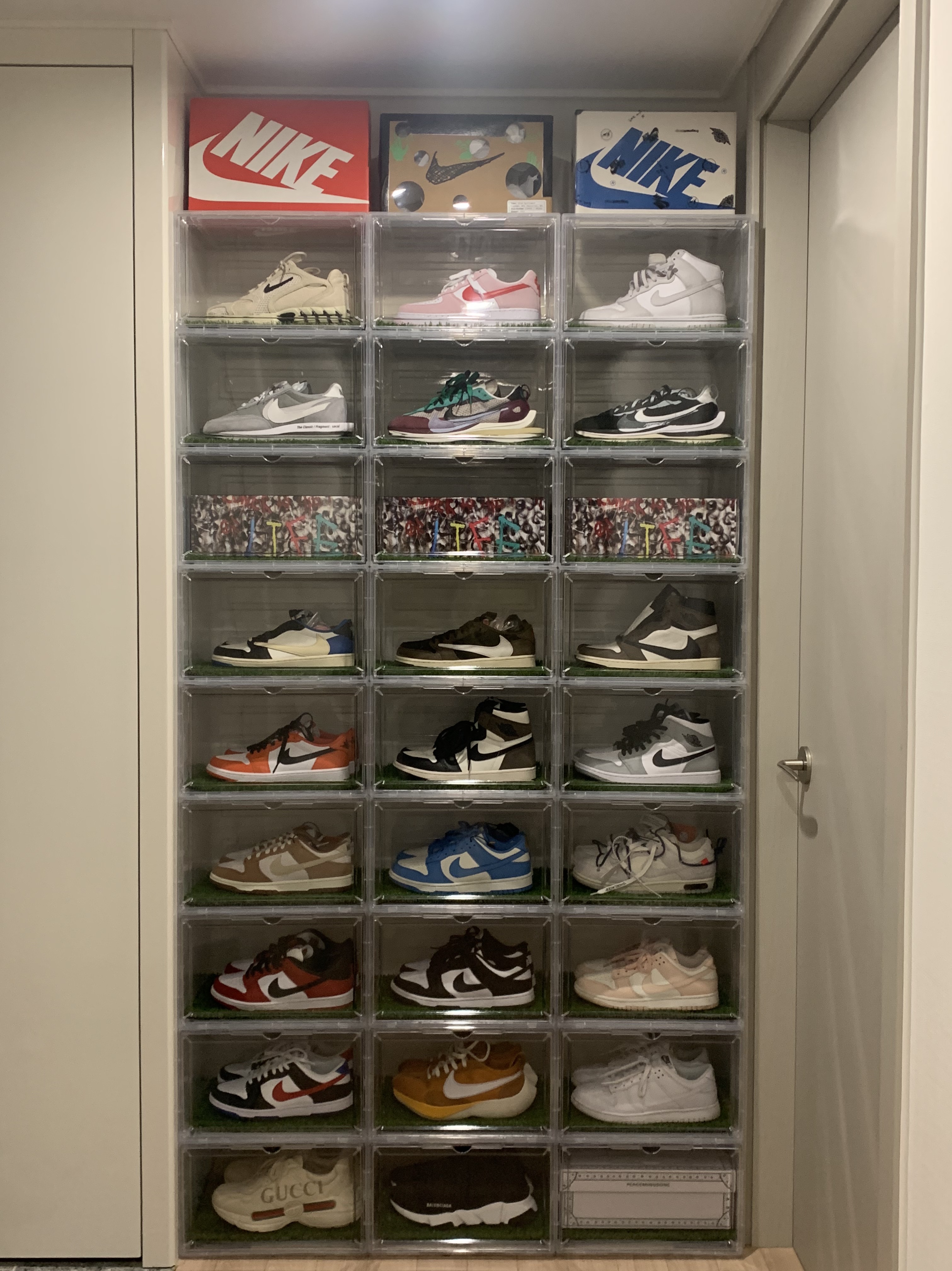 Nike x Stussy Air Zoom Spiridon Cage 2 Fossil, Jordan 1 x Travis Scott Retro High OG SP Mocha 착용 스타일