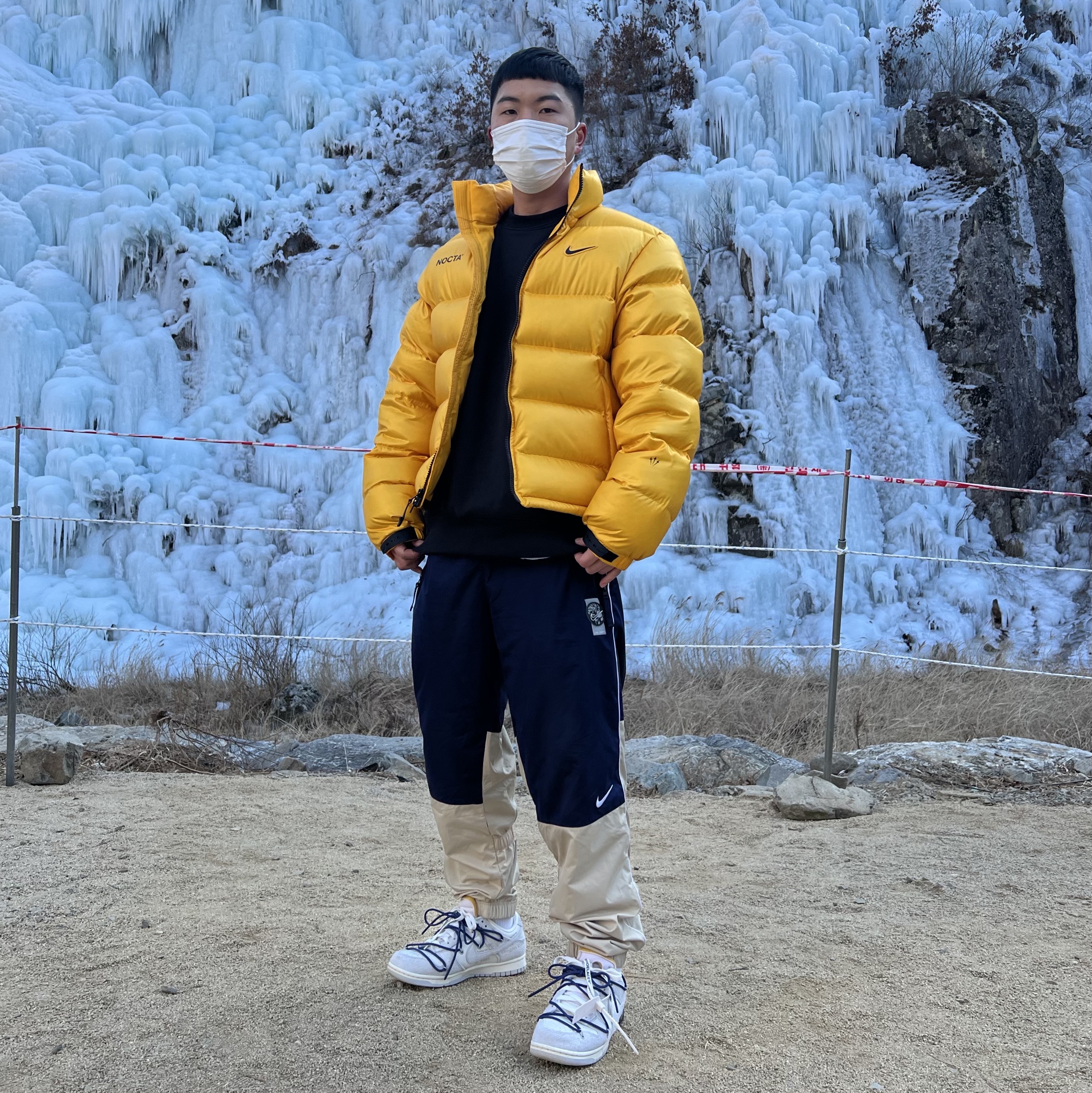 Nike x Off-White Dunk Low The 50 - Lot 18, Nike x Drake Nocta Puffer Jacket University Gold - Asia 착용 스타일