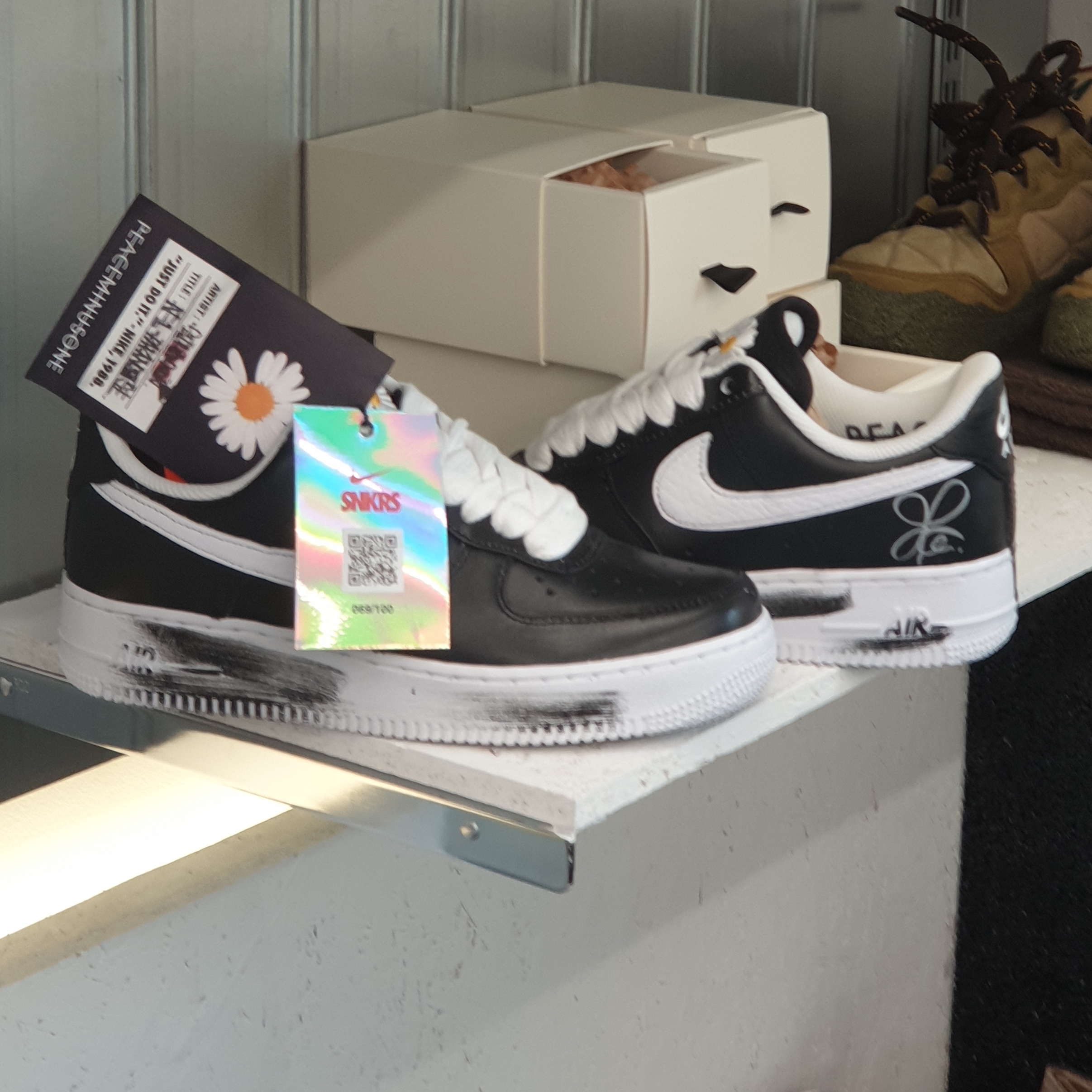 Nike x Peaceminusone Air Force 1 Low Para-Noise 착용 스타일