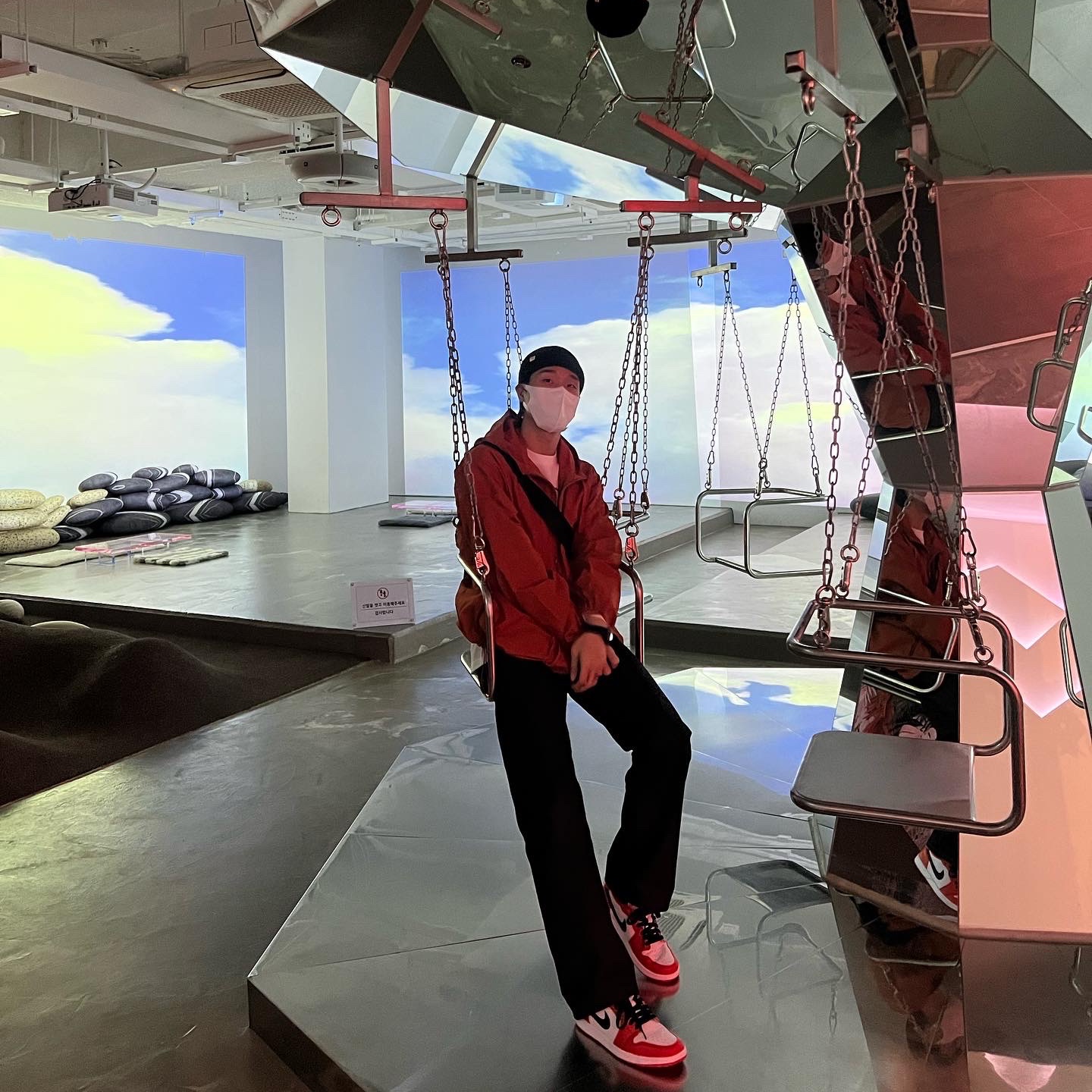 Jordan 1 Low OG Starfish, Stussy World Tour LS T-Shirt White 착용 스타일 - 2