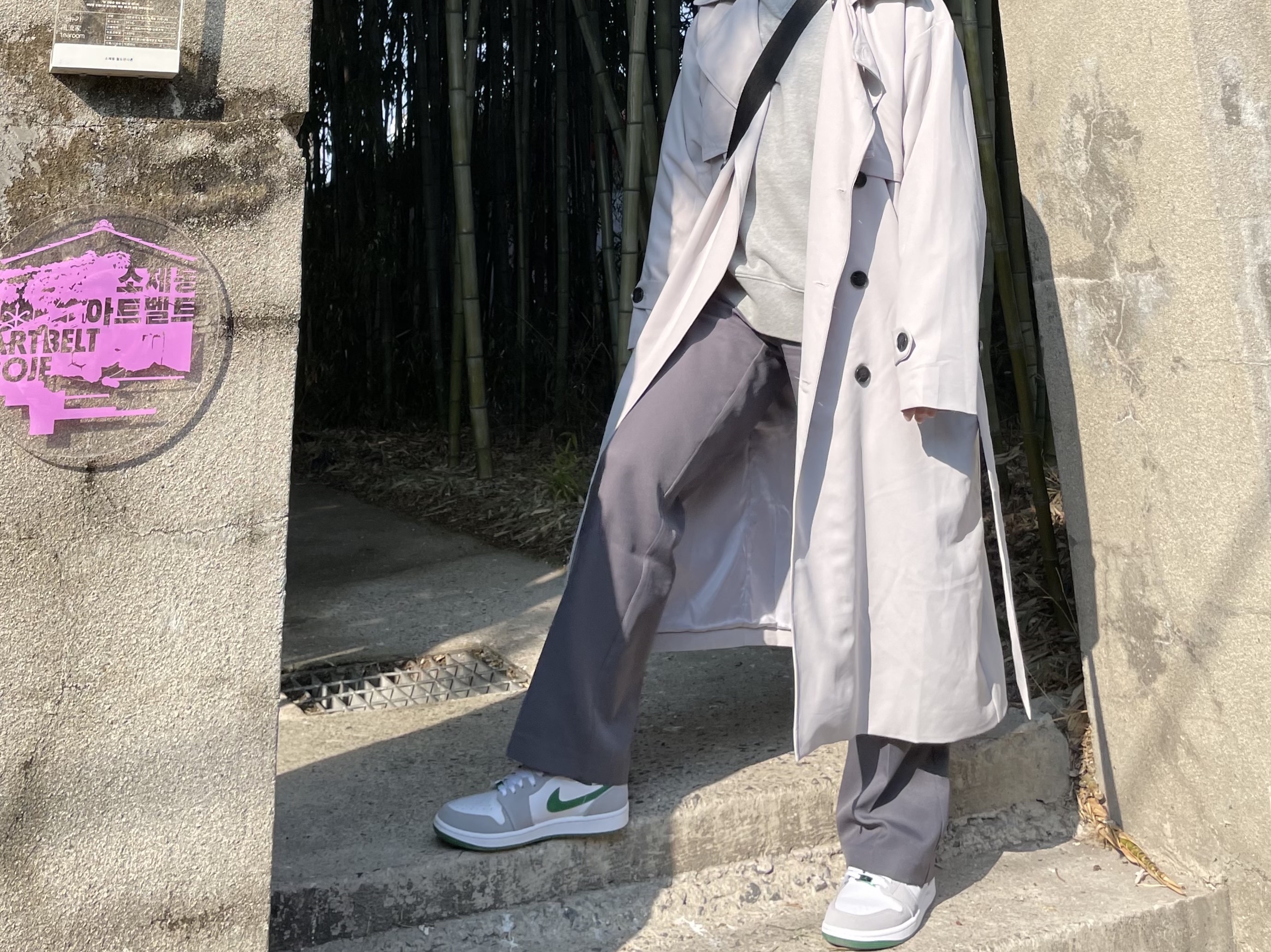 Jordan 1 Mid SE Pine Green Light Smoke Grey 착용 스타일 - 2