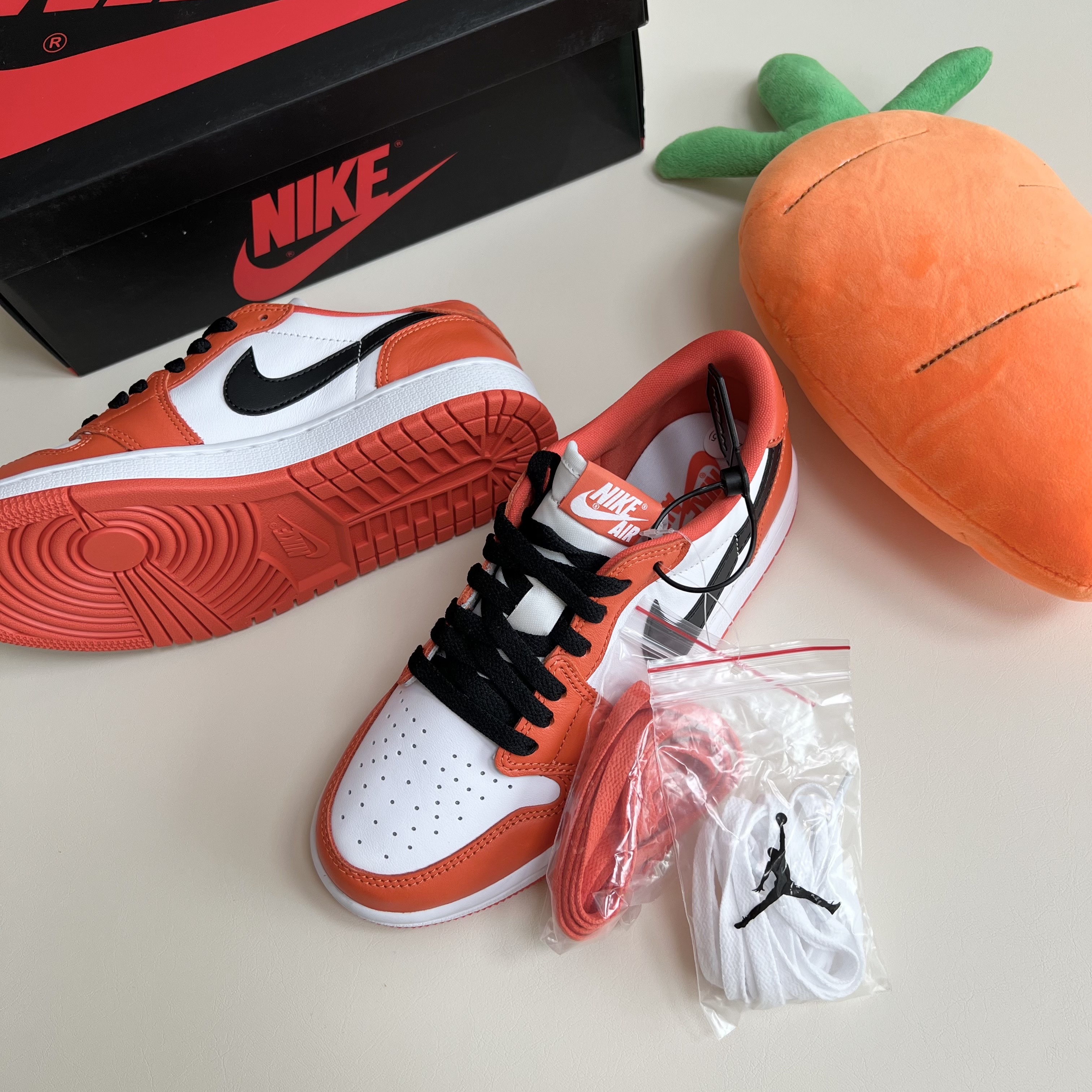 (W) Jordan 1 Low OG Starfish 착용 스타일 - 1