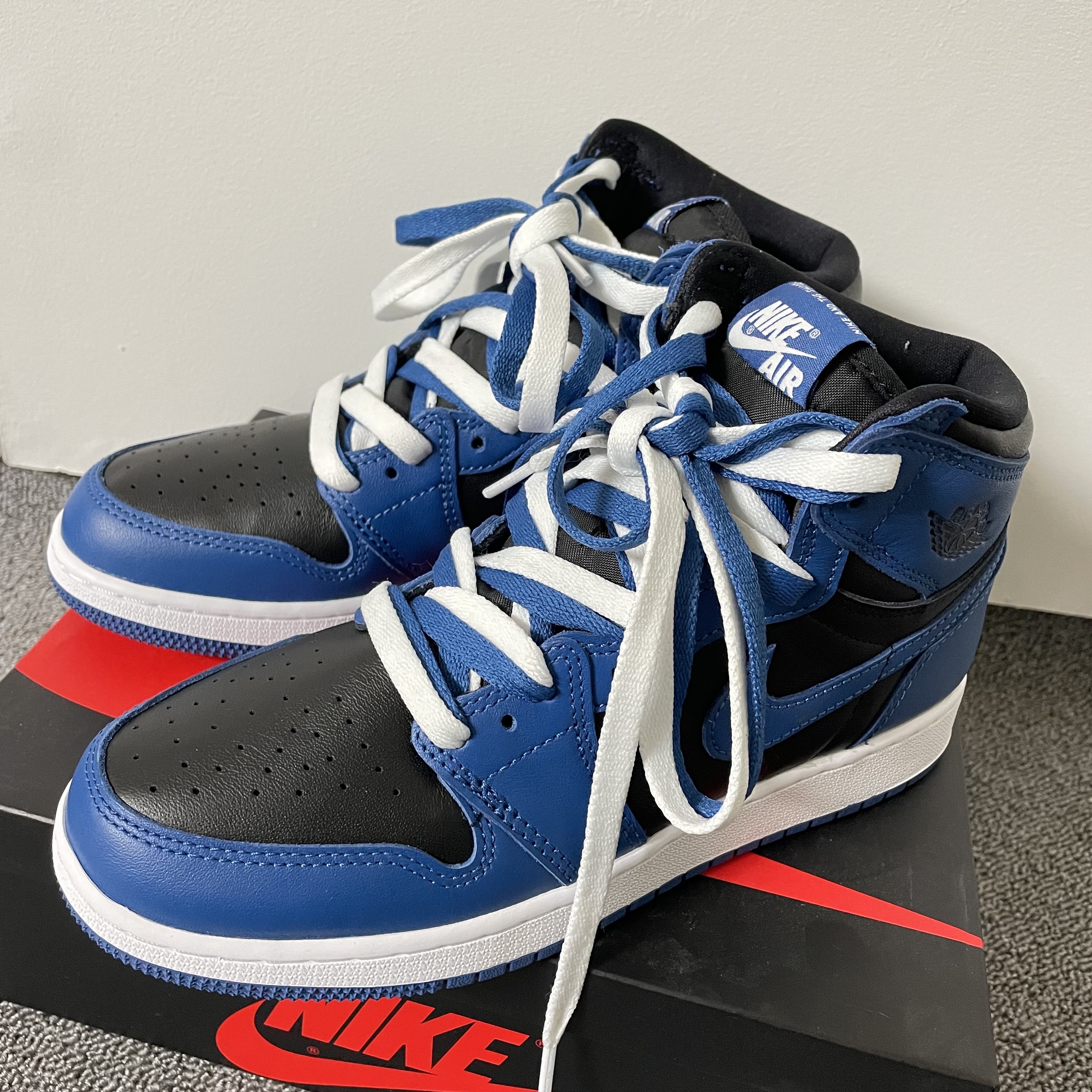 Jordan 1 Retro High OG Dark Marina Blue 착용 스타일 - 1